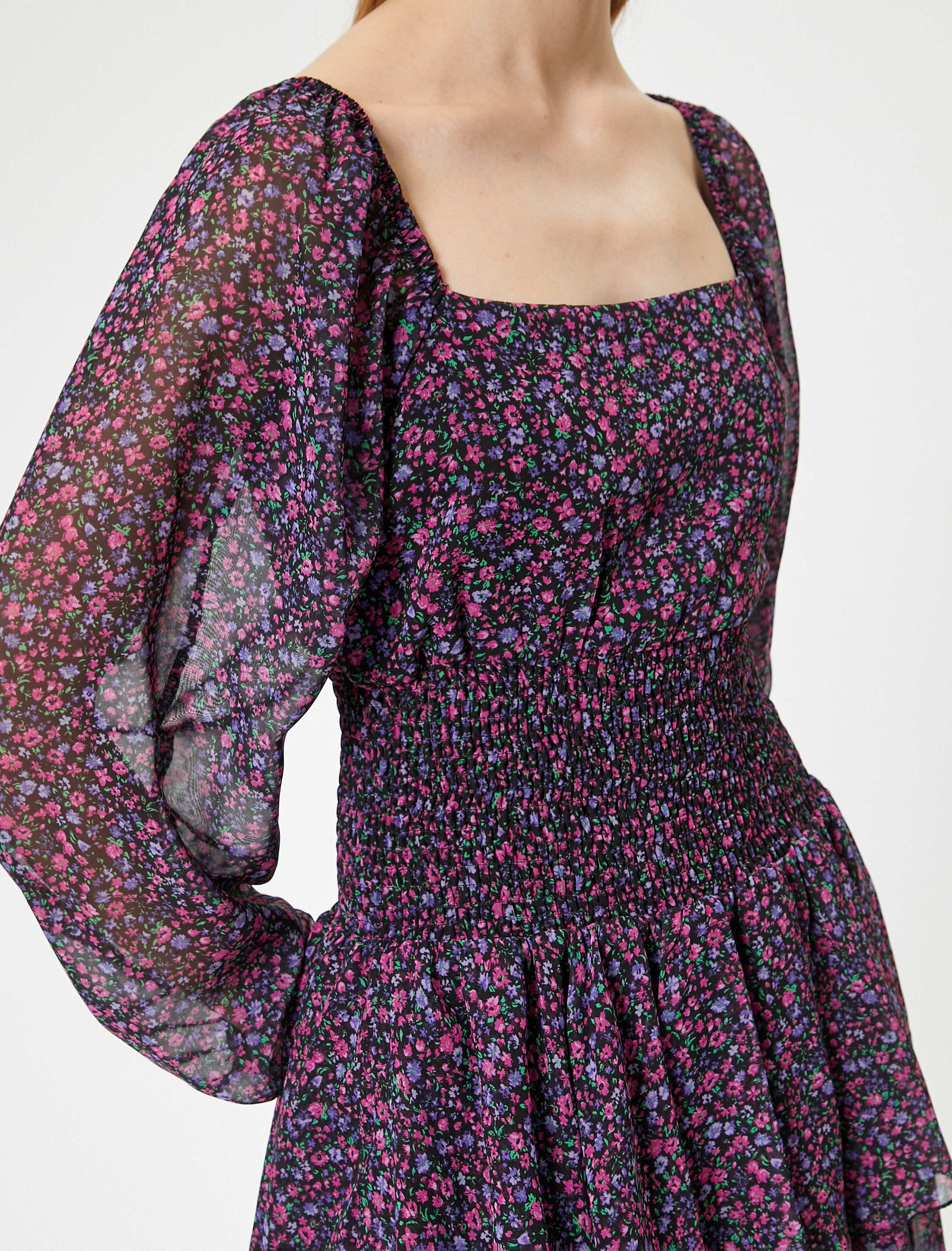 Mini Şifon Elbise Uzun Balon Kol Kare Yaka Volanlı Gipeli