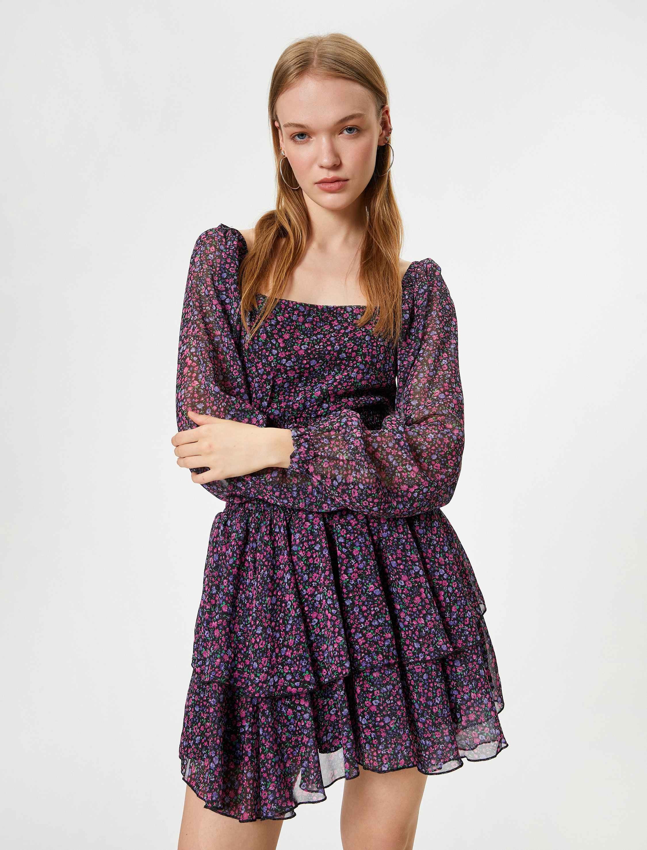 Mini Şifon Elbise Uzun Balon Kol Kare Yaka Volanlı Gipeli