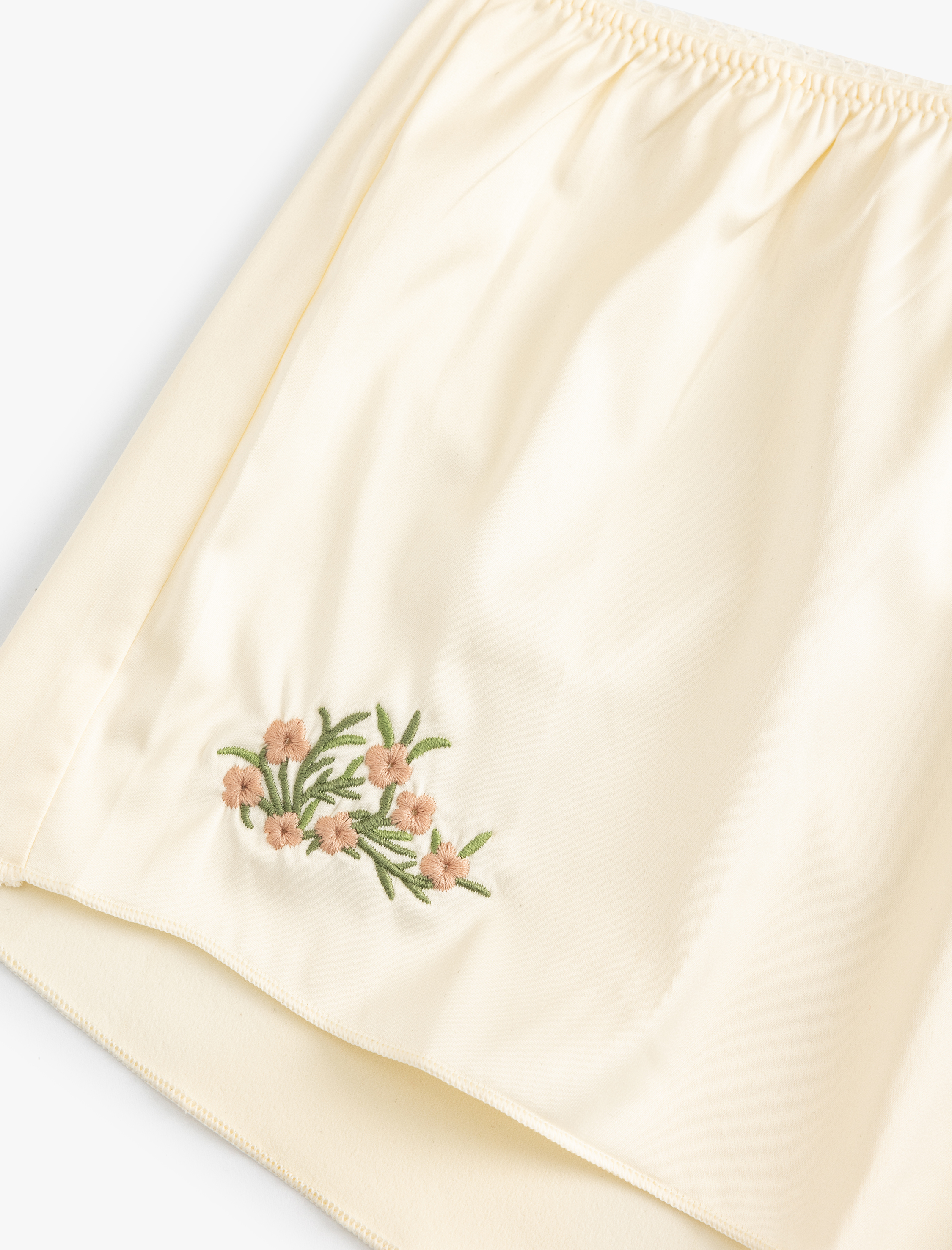   Çiçek İşlemeli Saten Şort Pijama Altı