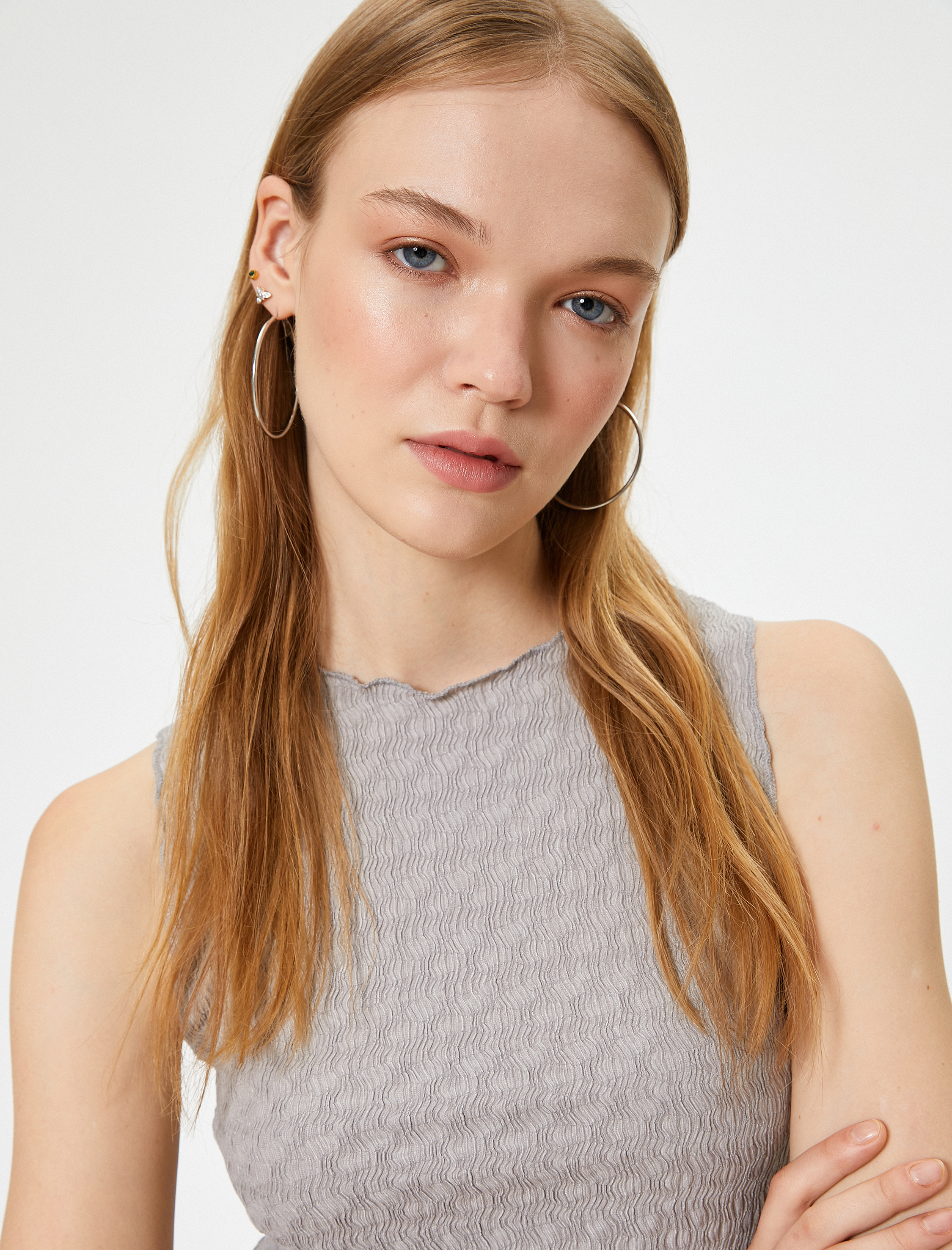   Dokulu Kısa Tişört Kısa Kollu Bisiklet Yaka Bürümcük Kumaş Bürümcük