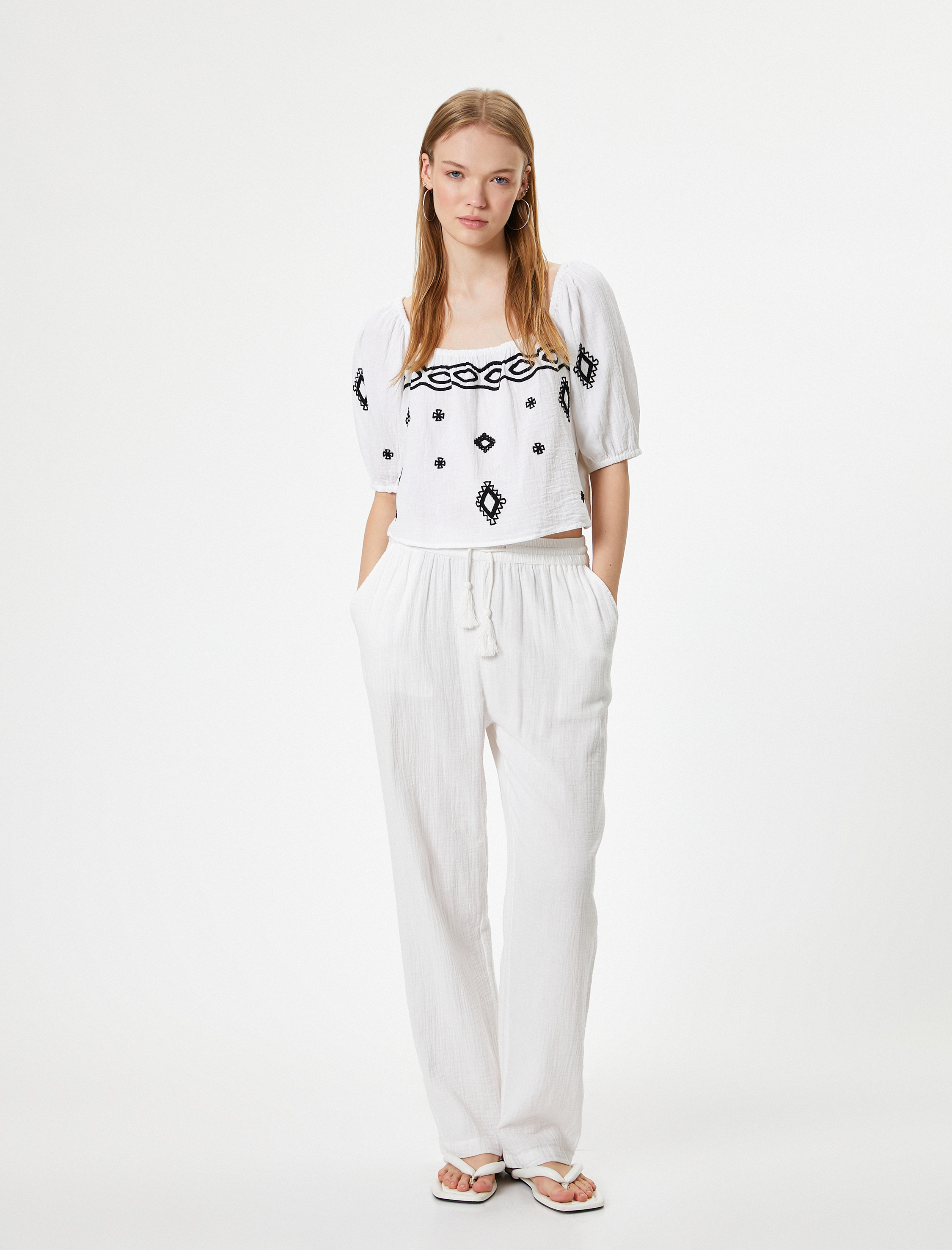 Balon Kol Bluz Crop Kısa Kollu Nakışlı U Yaka