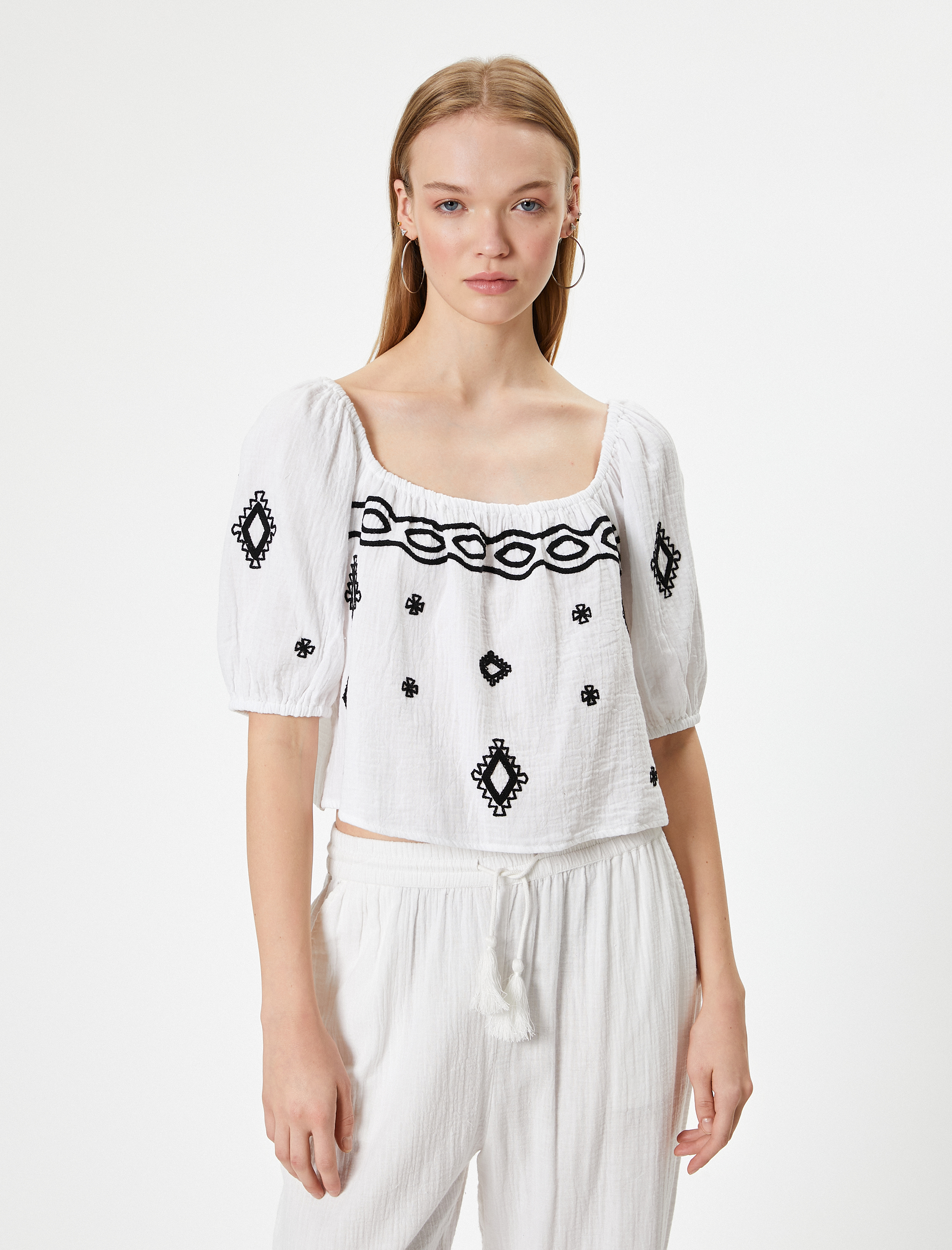 Balon Kol Bluz Crop Kısa Kollu Nakışlı U Yaka