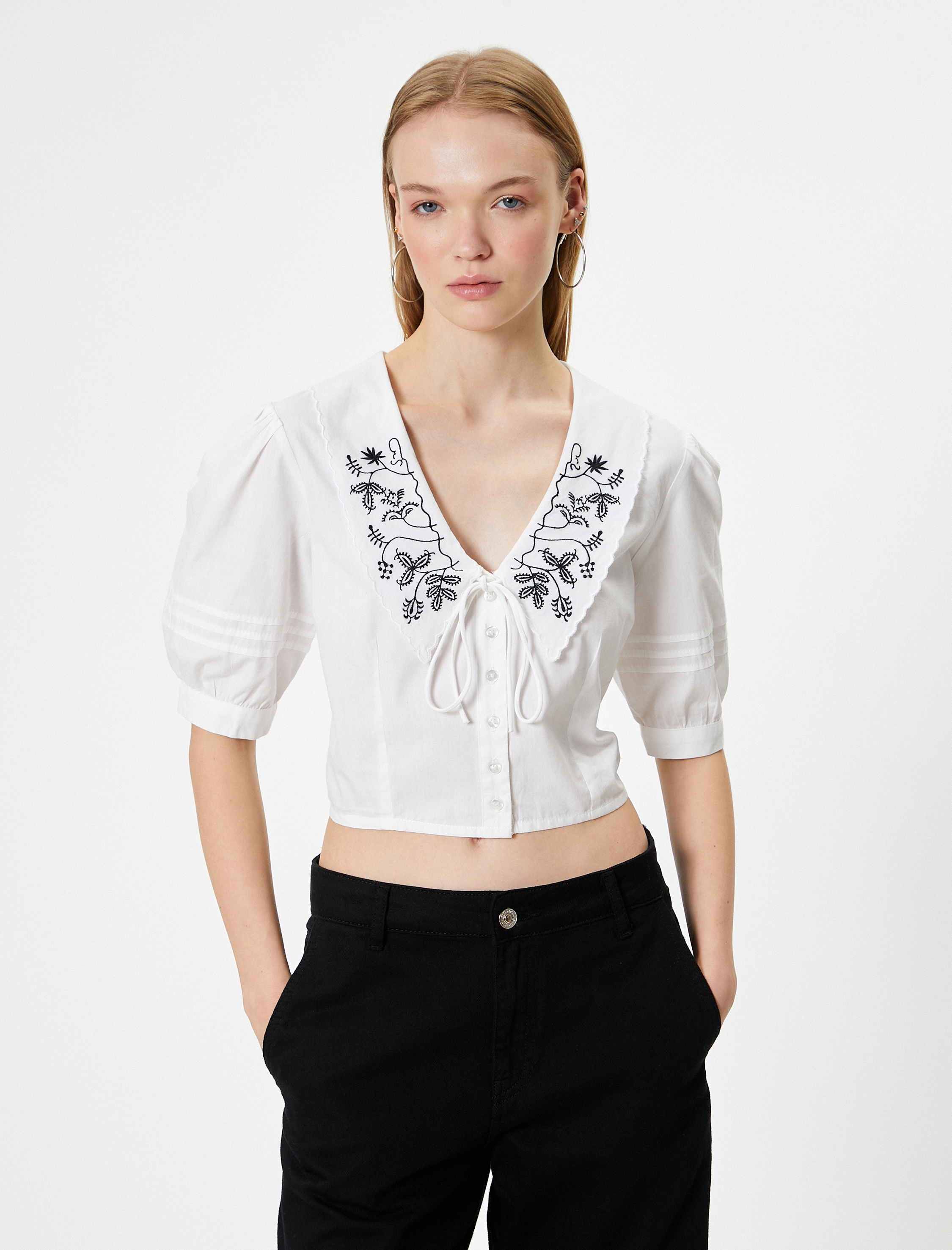   Balon Kol Bluz Bebe Yaka Düğmeli Kısa Kollu Nakışlı Slim Fit