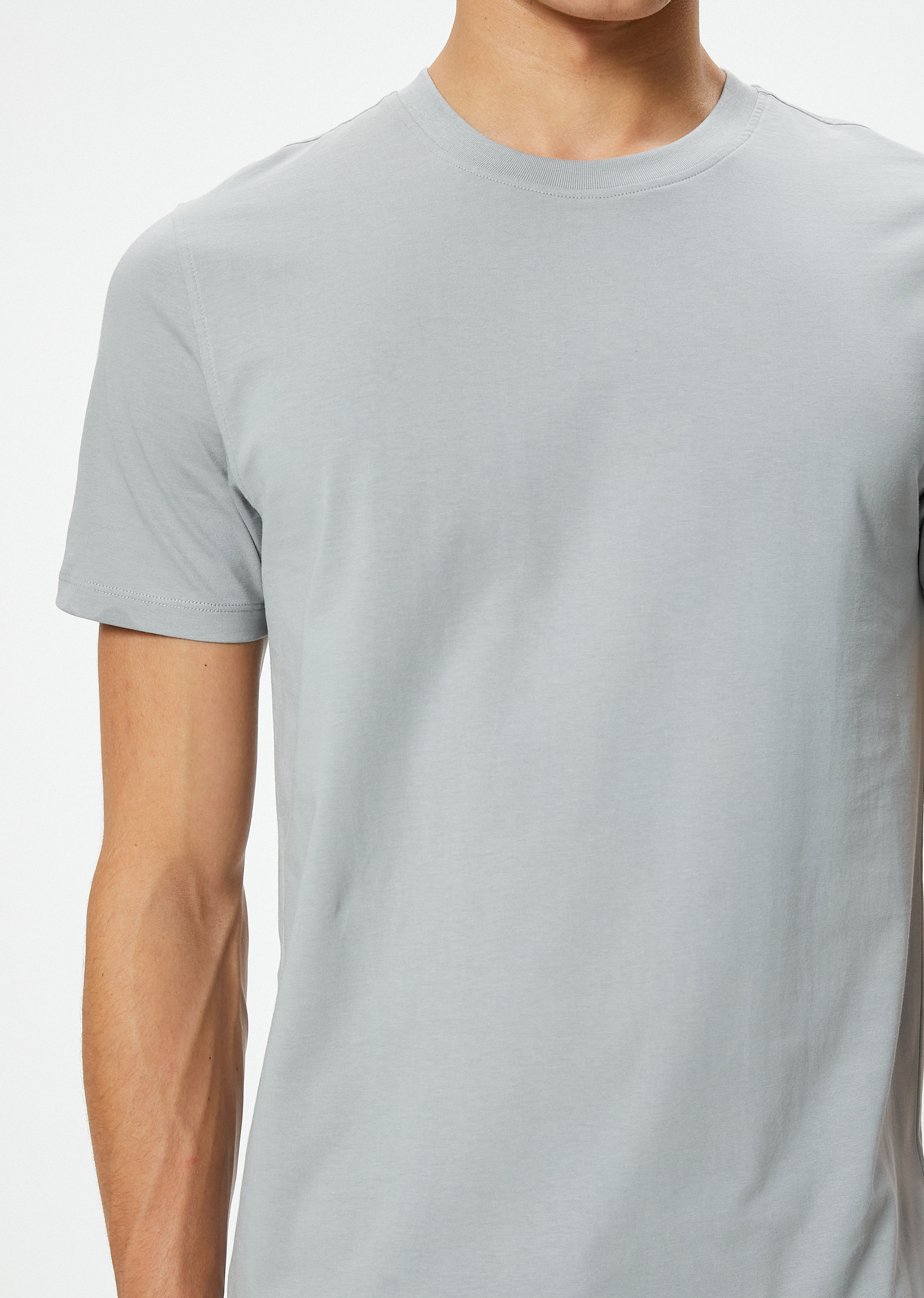   Dar Kesim Pamuklu Kısa Kollu Bisiklet Yaka Basic Tişört