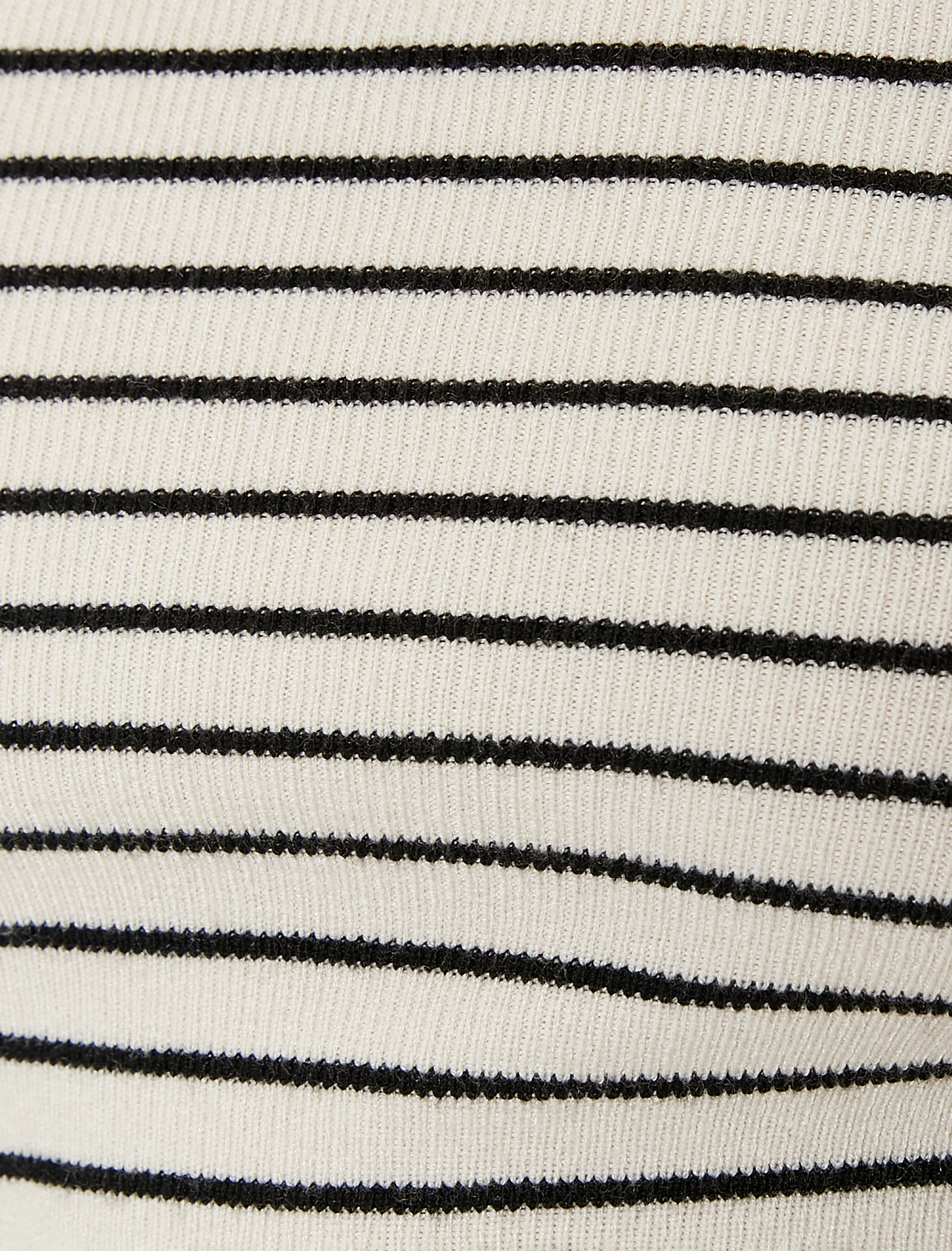 Uzun Kollu Kayık Yaka Omzu Açık Çizgili Triko Kazak