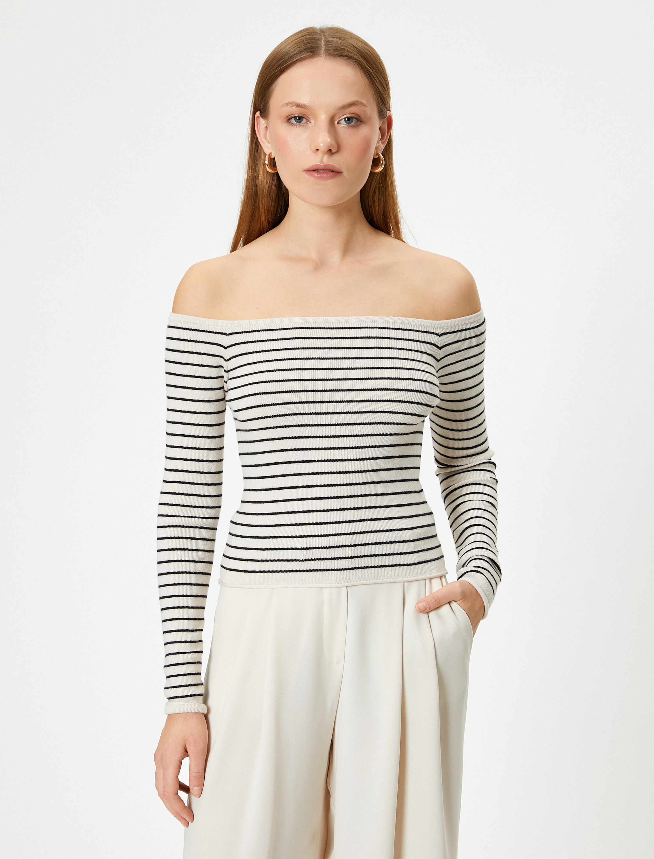 Uzun Kollu Kayık Yaka Omzu Açık Çizgili Triko Kazak