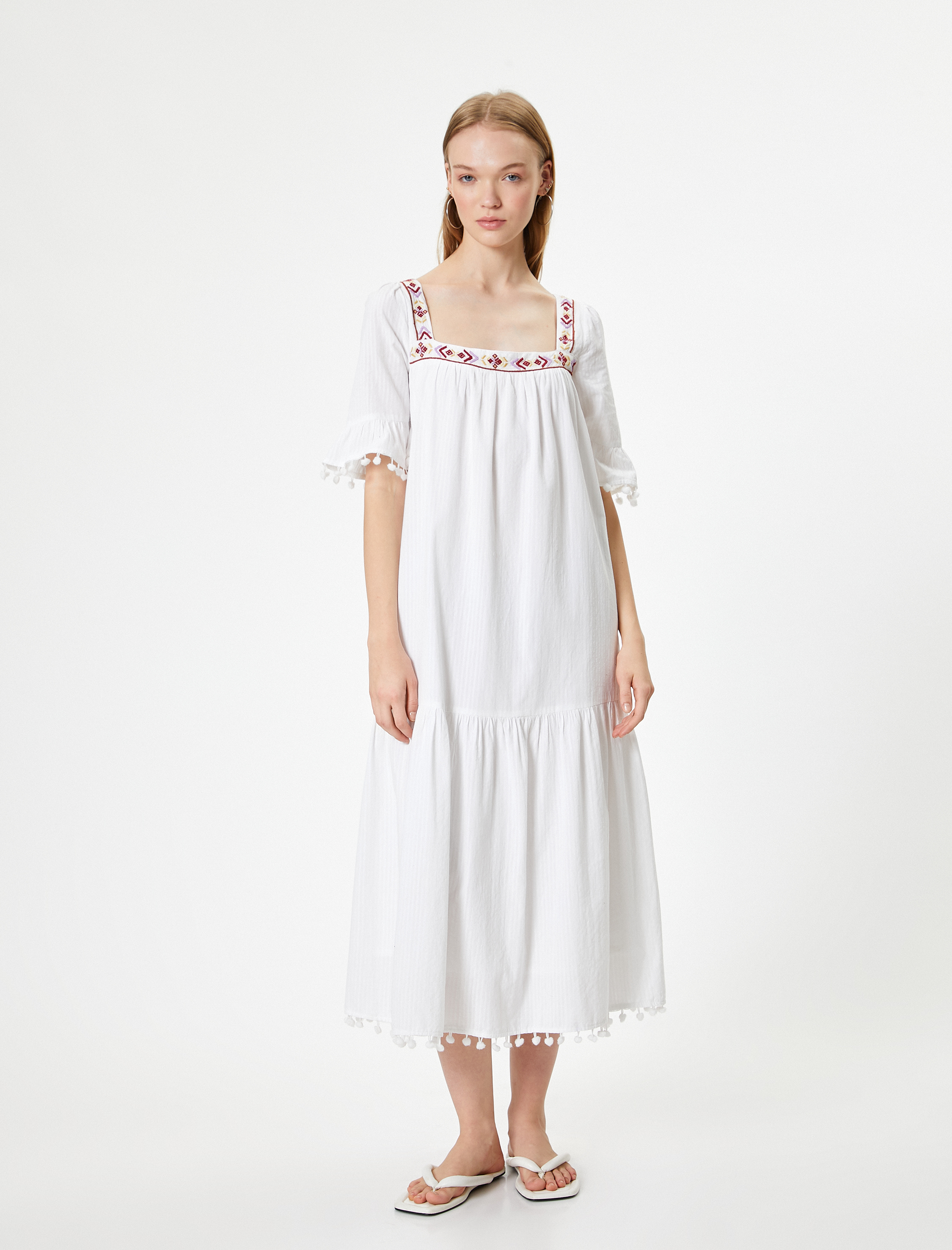   Balon Kol Elbise Kare Yaka İşlemeli Bağlama Detaylı