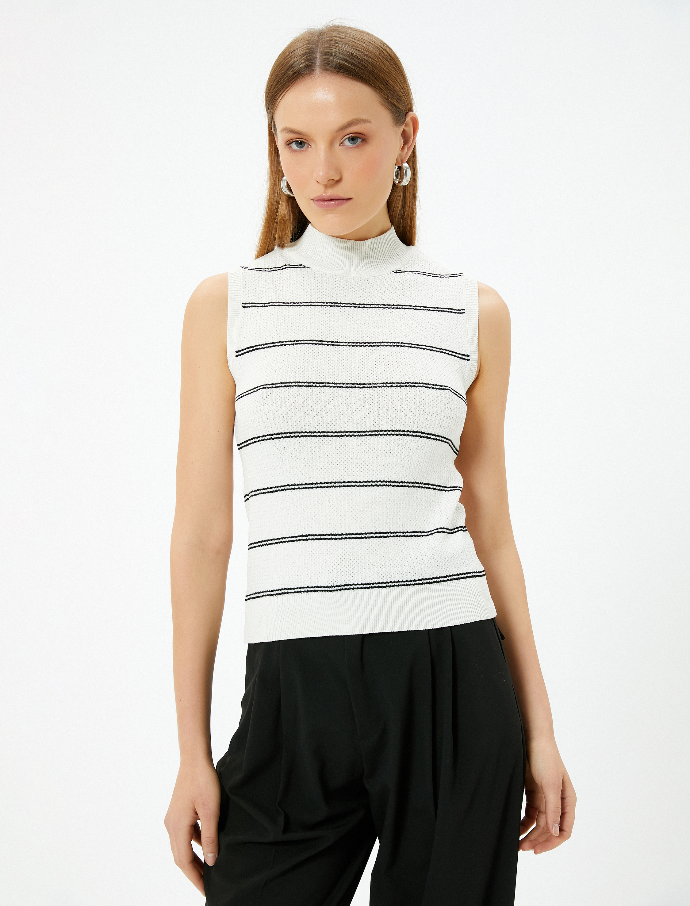   Kolsuz Dik Yaka Çizgili Triko Üst