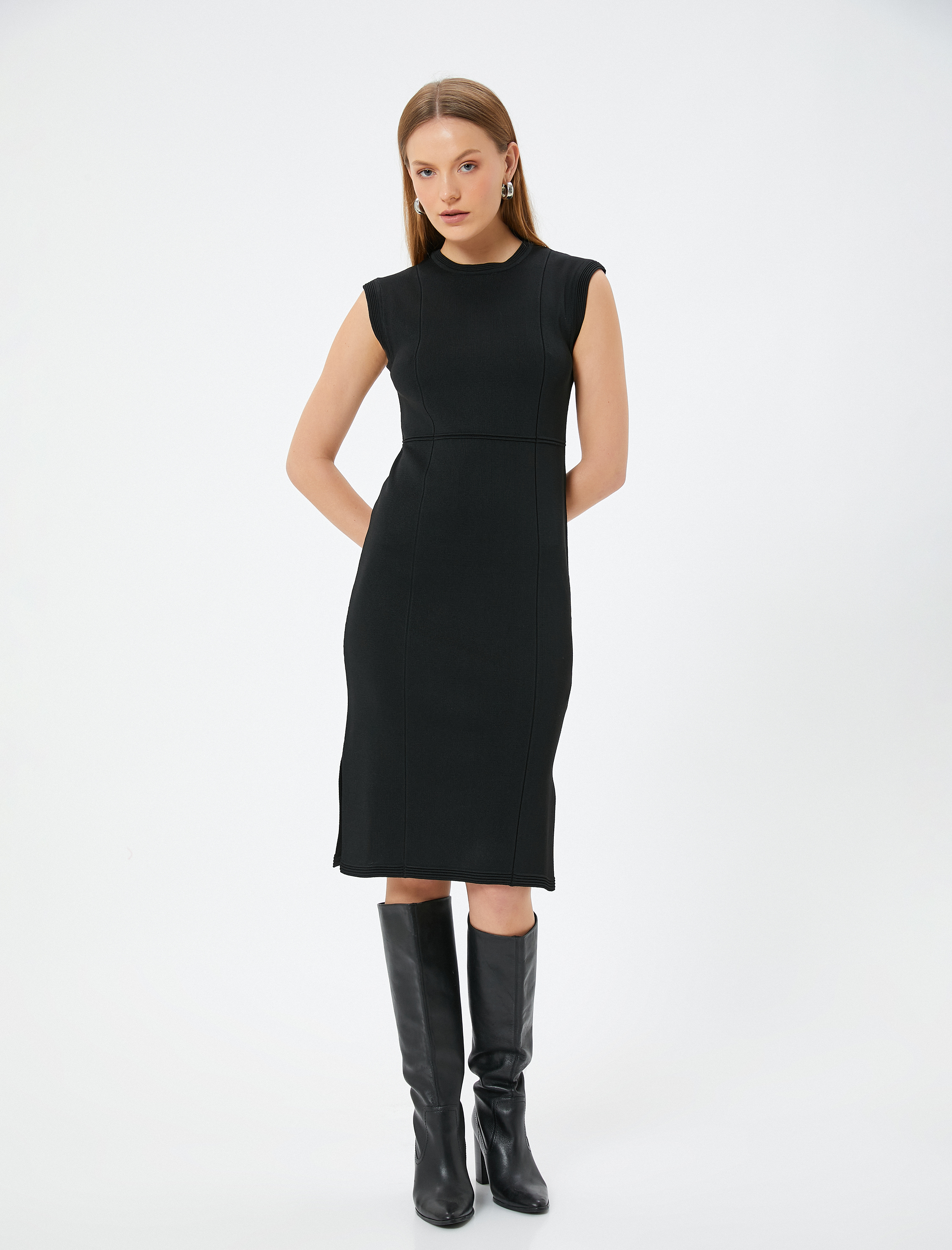   Kolsuz Yuvarlak Yaka Fitilli Yırtmaçlı Kalem Triko Elbise