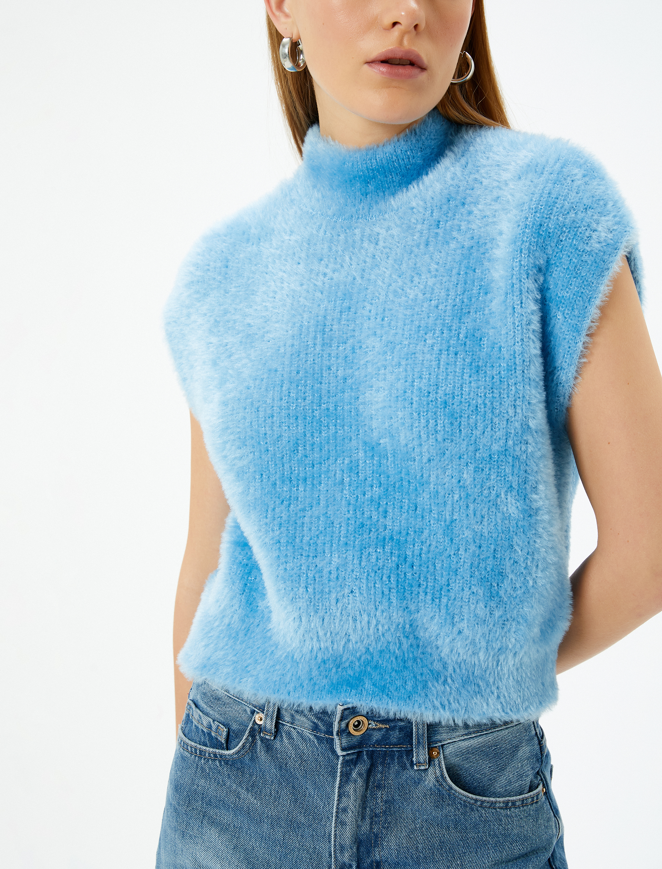   Kolsuz Dik Yaka Peluş Süveter