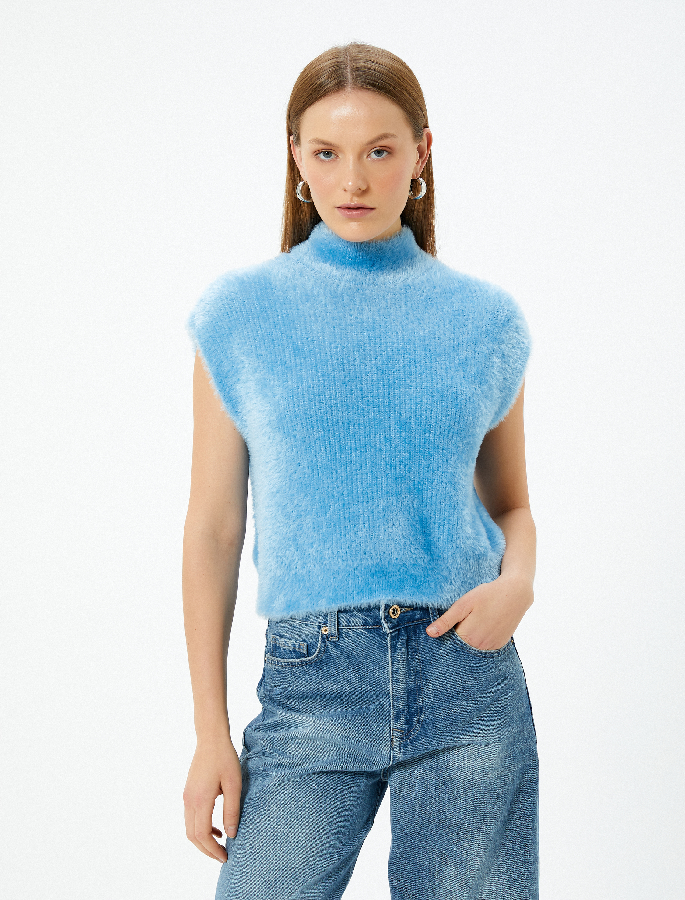   Kolsuz Dik Yaka Peluş Süveter