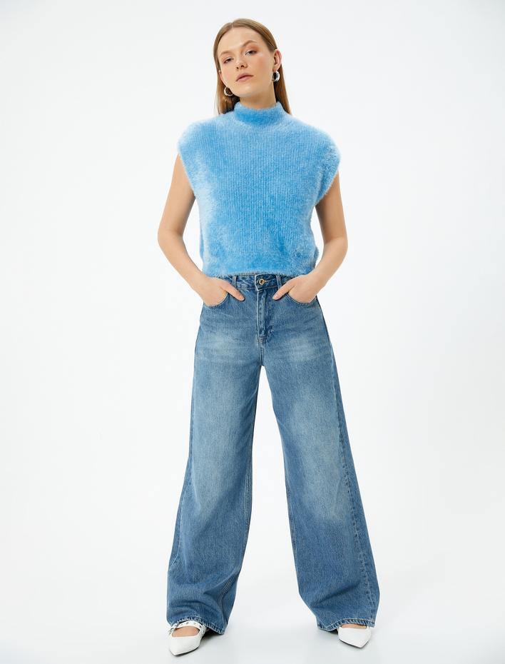  Kolsuz Dik Yaka Peluş Süveter