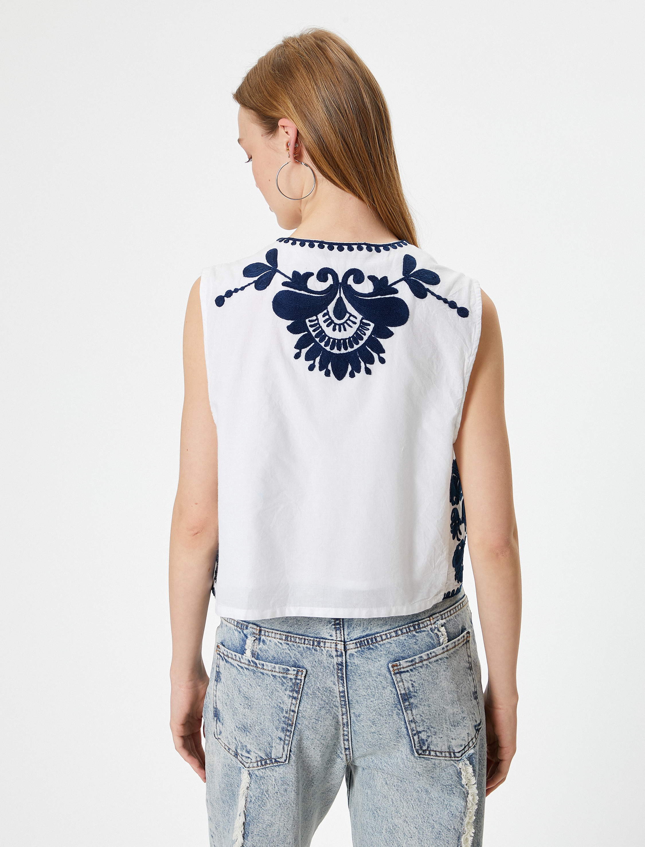   Bisiklet Yaka Yelek İşlemeli Kolsuz