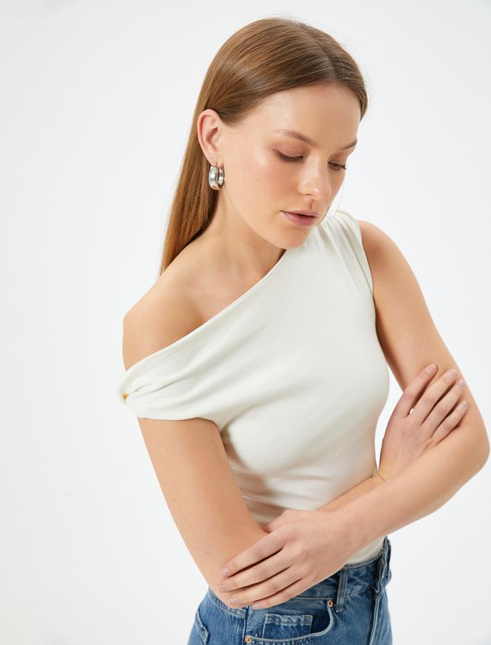  Kayık Yaka Üst Kolsuz Drapeli