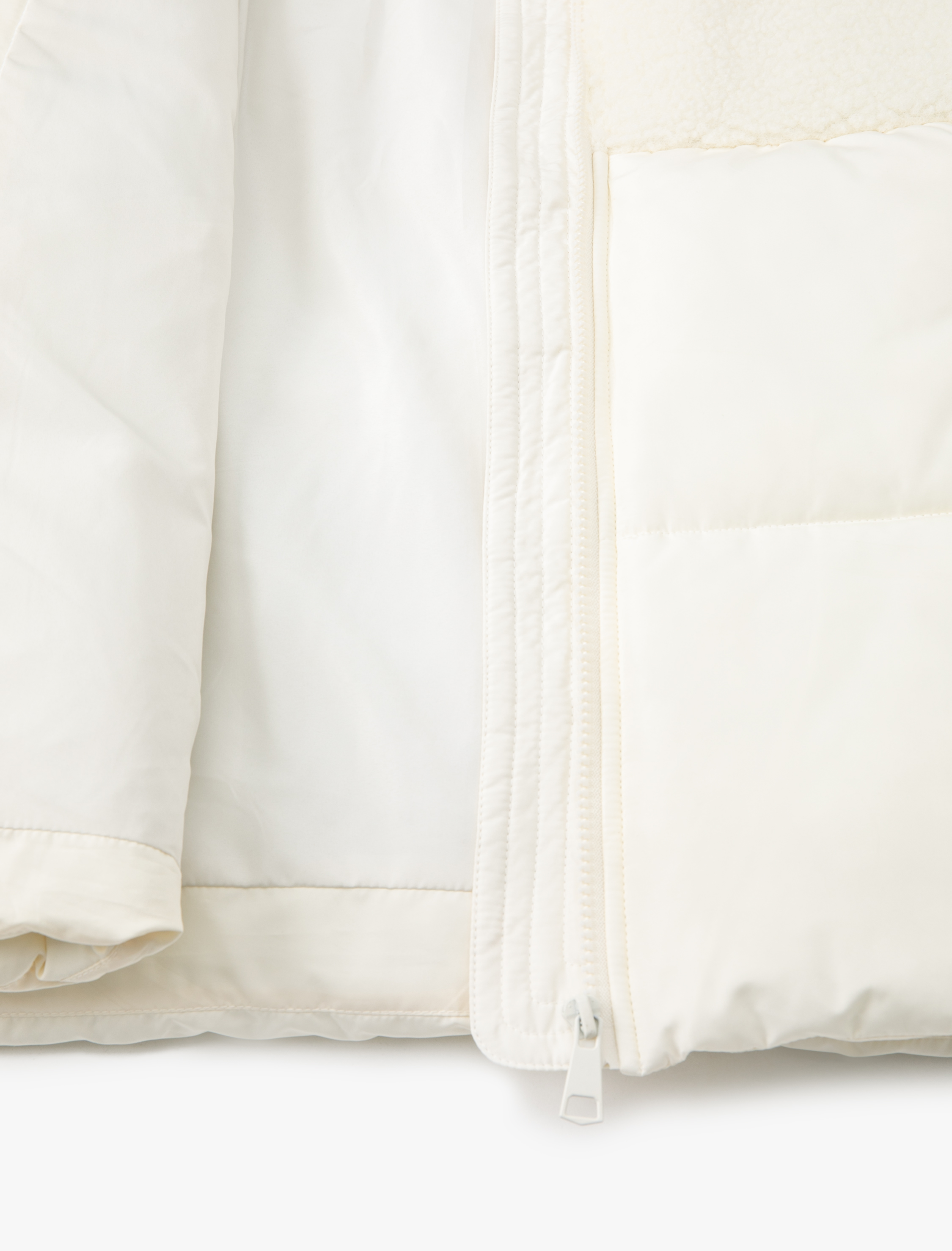   Şişme Mont Peluş Detaylı Dik Yaka Fermuarlı Cepli