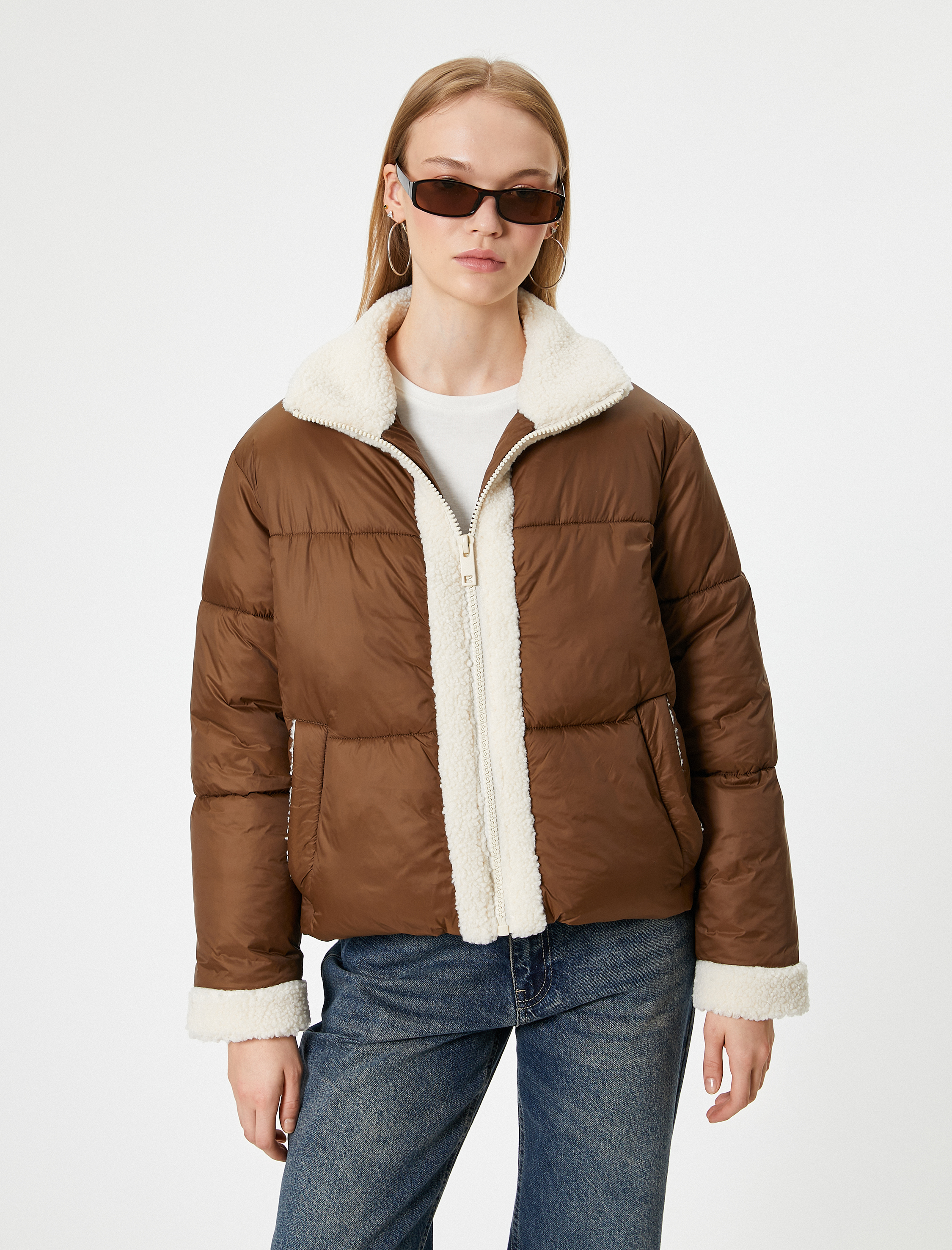 Kısa Şişme Mont Fermuarlı Peluş Detaylı Cepli