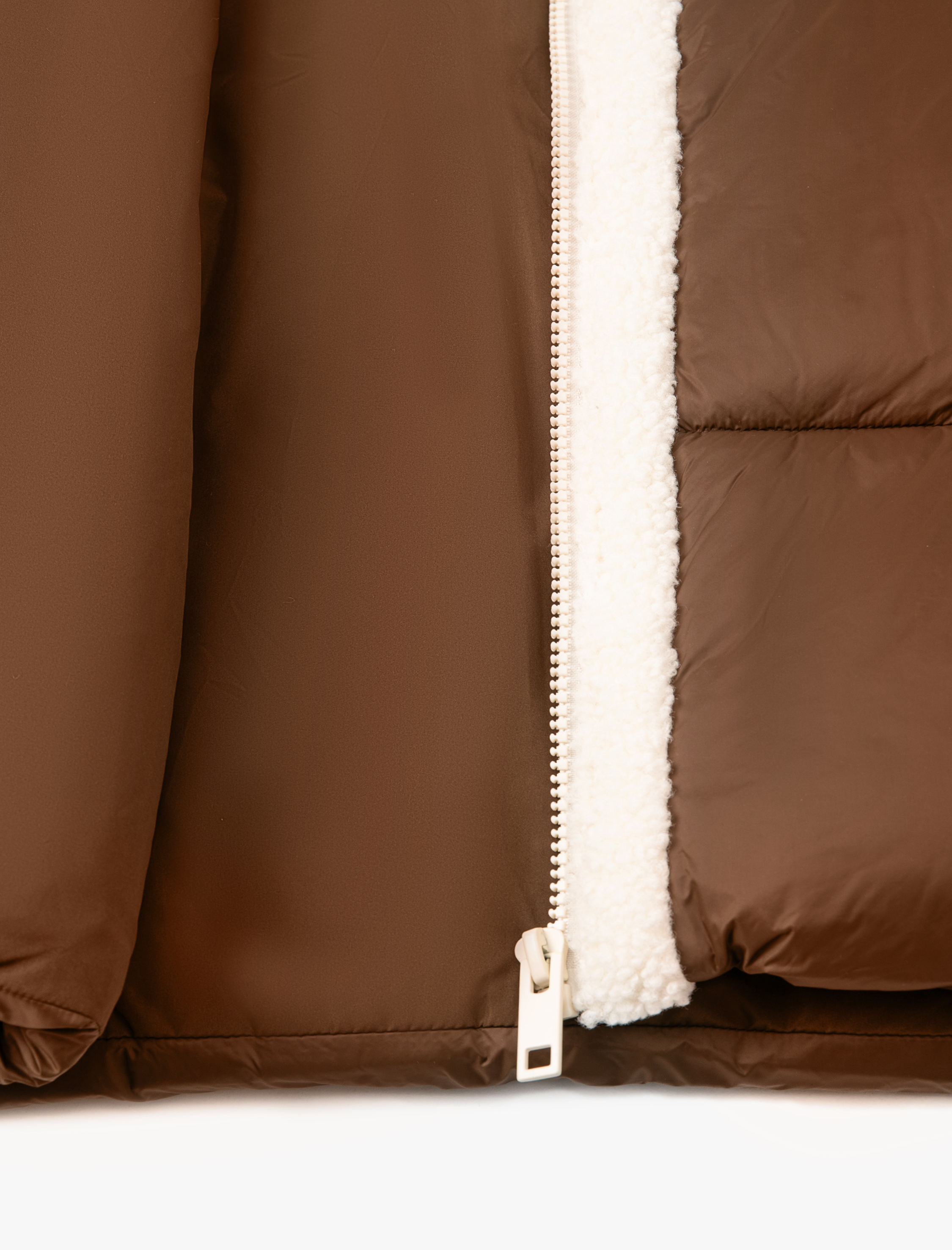 Kısa Şişme Mont Fermuarlı Peluş Detaylı Cepli