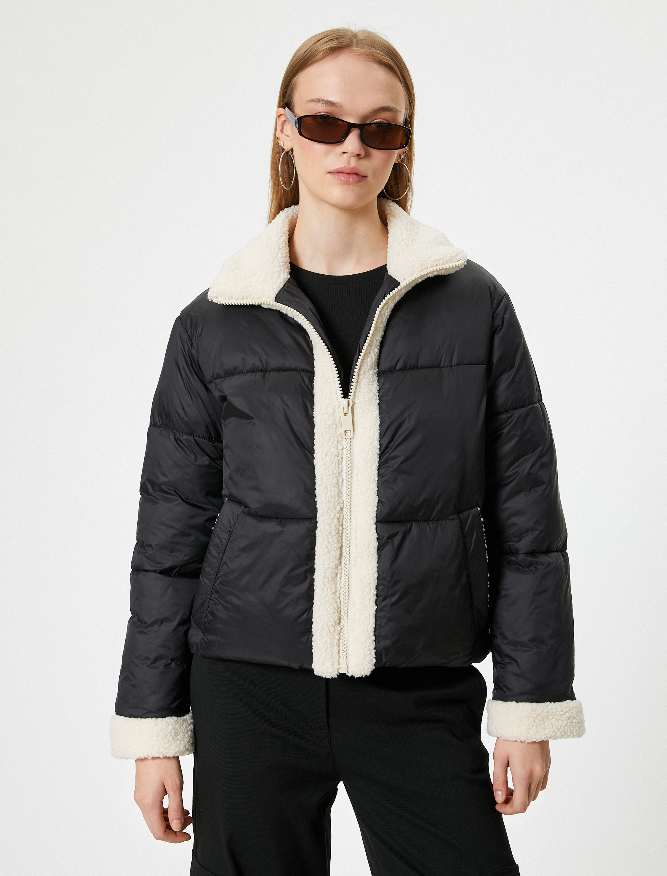   Kısa Şişme Mont Fermuarlı Peluş Detaylı Cepli