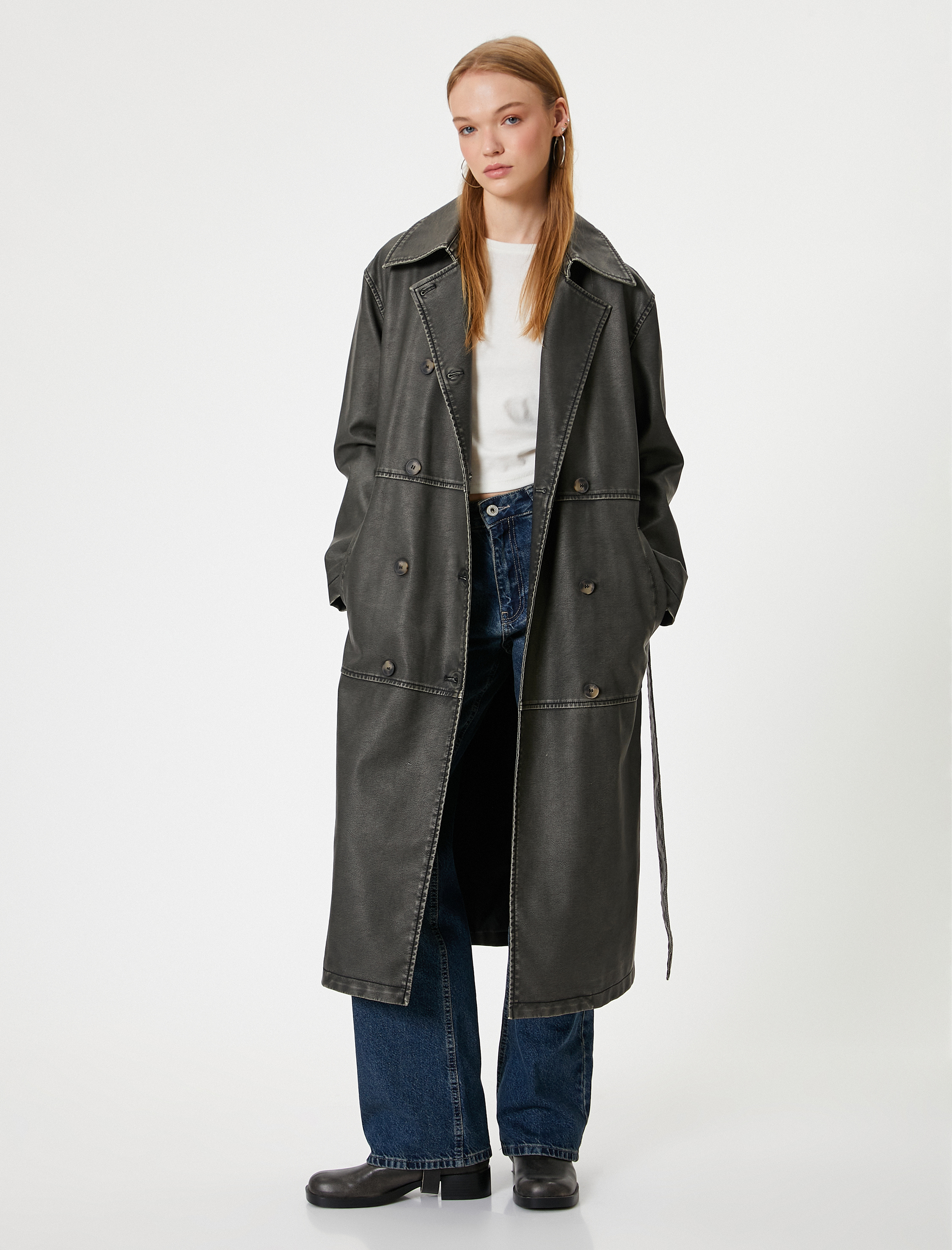 Uzun Trençkot Deri Görünümlü Kemerli Düğme Detaylı Cepli