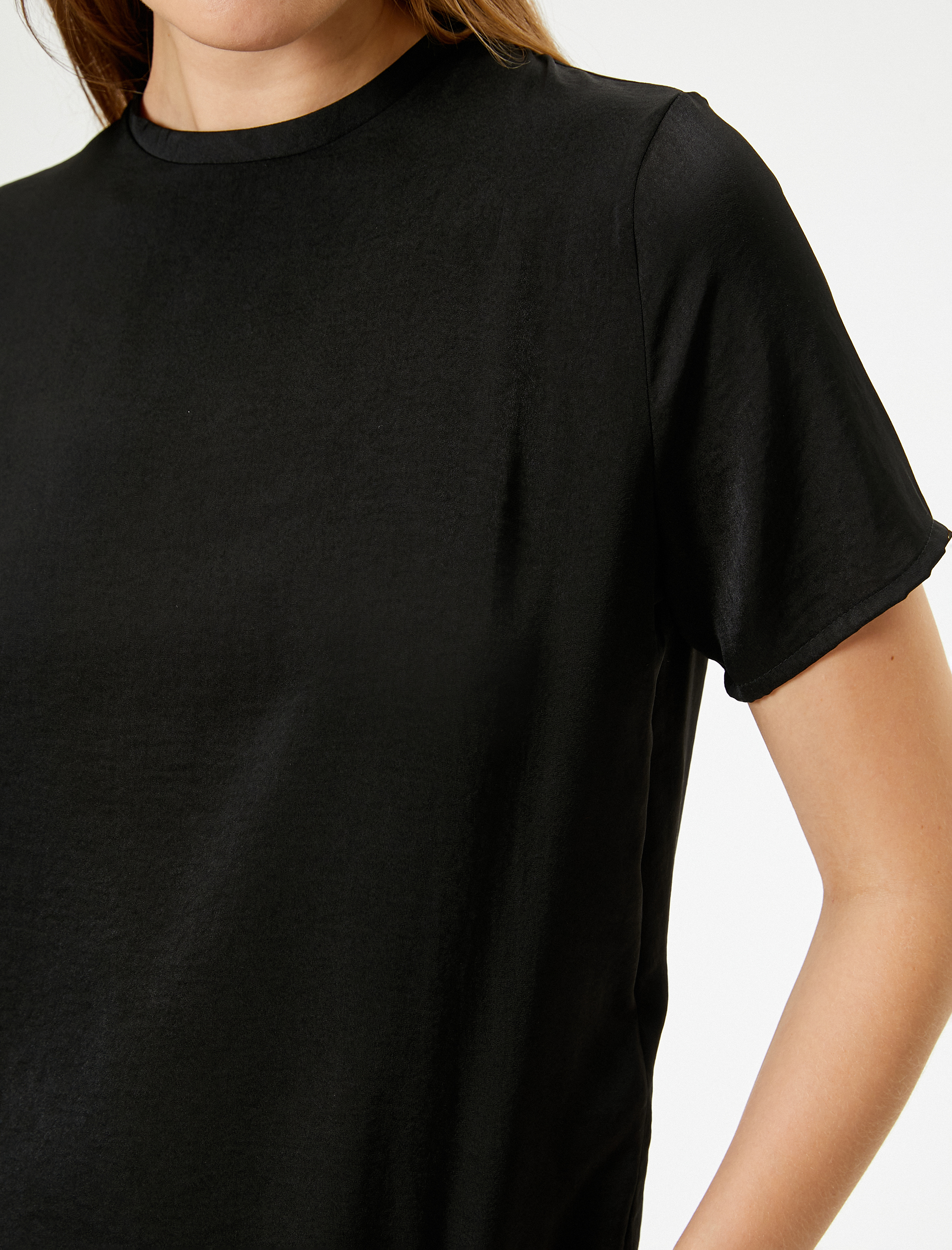   Basic Bluz Aerobin Saten Kumaş Kısa Kollu Bisiklet Yaka Rahat Kalıp