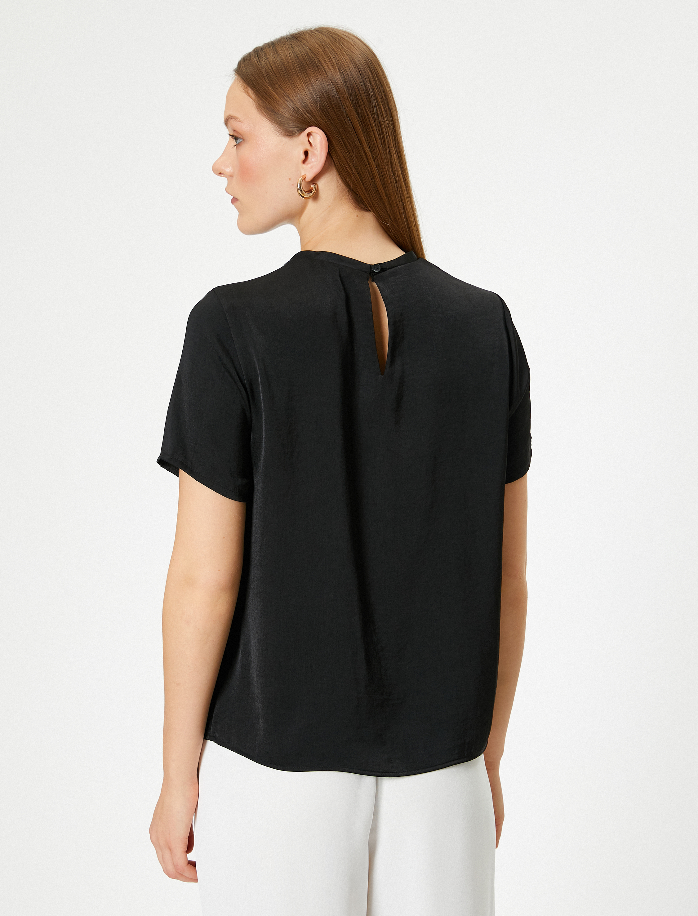   Basic Bluz Aerobin Saten Kumaş Kısa Kollu Bisiklet Yaka Rahat Kalıp