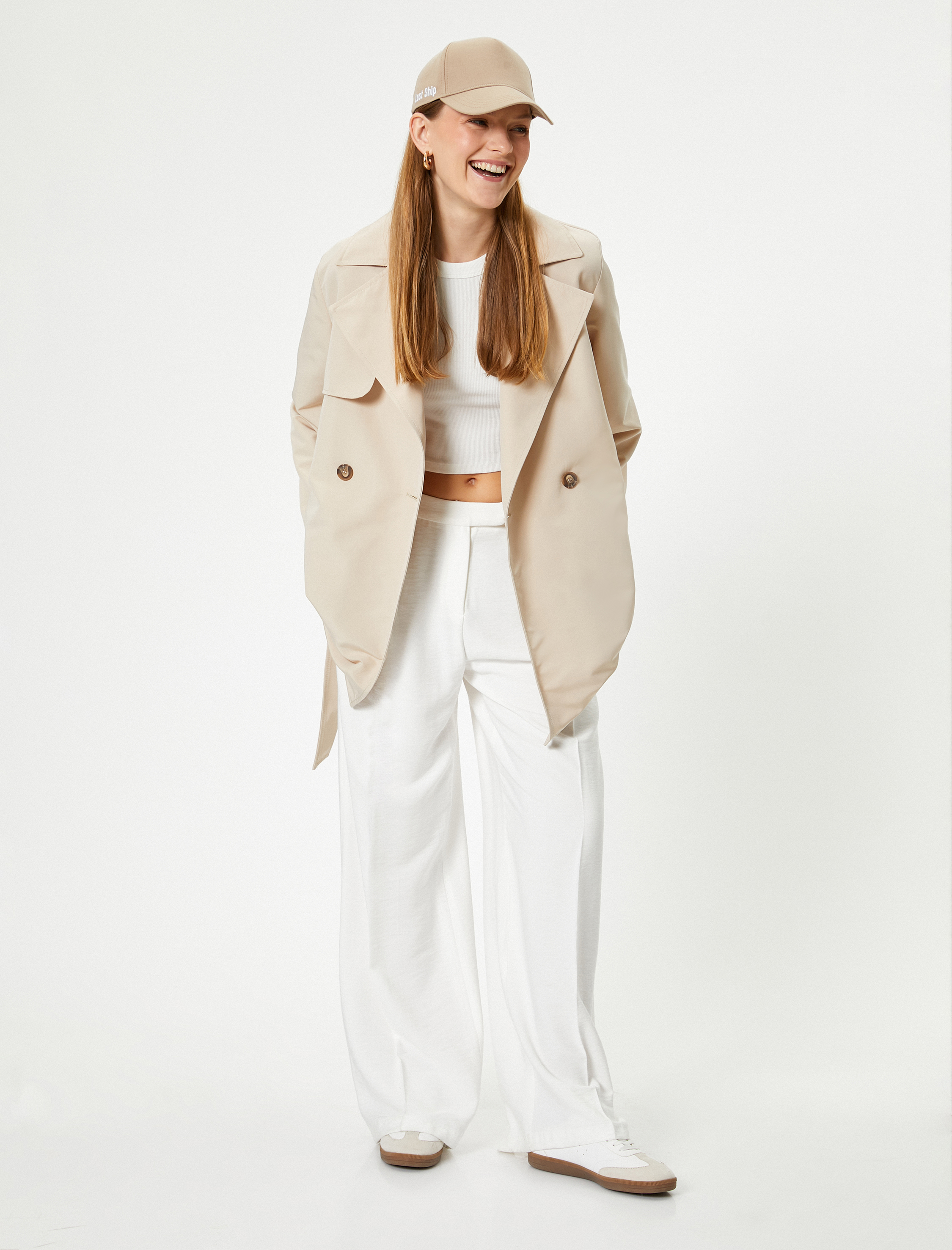   Kısa Trençkot Ters Kruvaze Yaka Kemer Detaylı Cepli Rüzgar Kapaklı