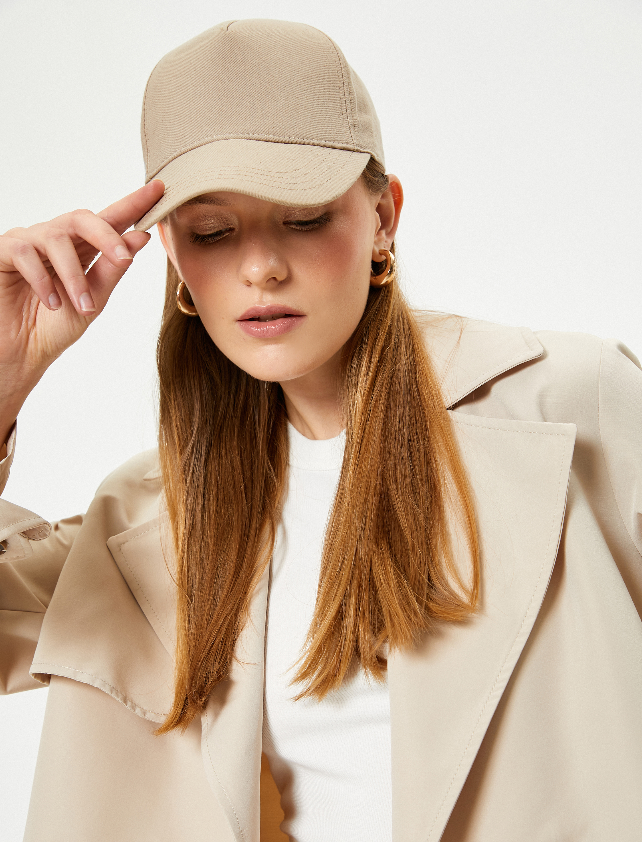   Kısa Trençkot Ters Kruvaze Yaka Kemer Detaylı Cepli Rüzgar Kapaklı