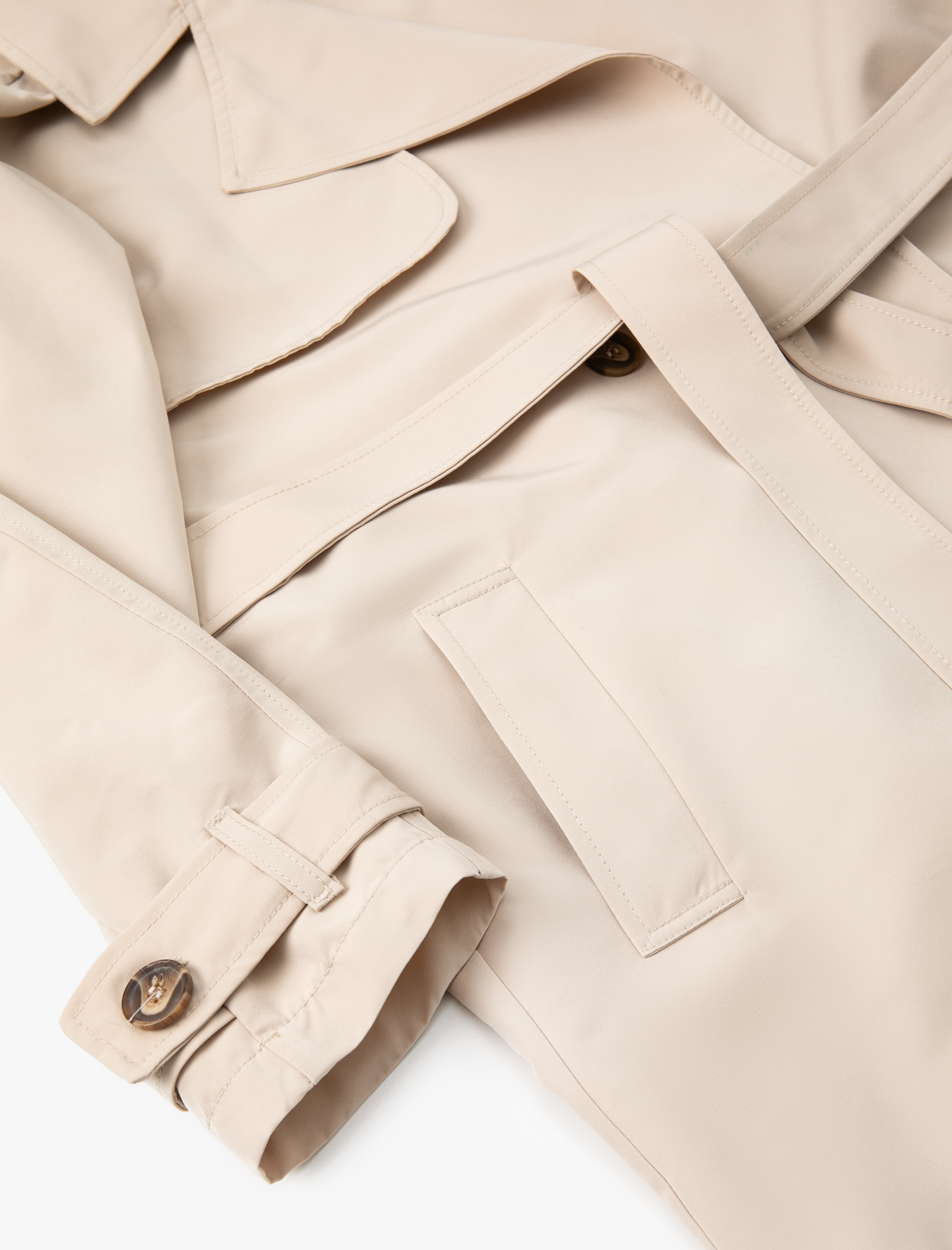   Kısa Trençkot Ters Kruvaze Yaka Kemer Detaylı Cepli Rüzgar Kapaklı