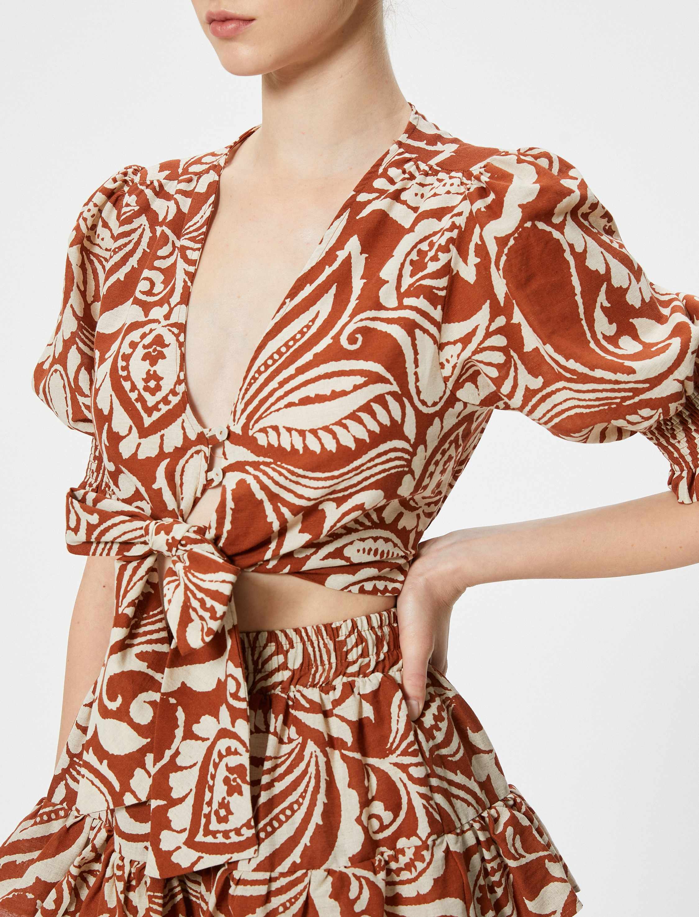   Keten Karışımlı Balon Kol Crop Bluz Kruvaze Yaka Fiyonk Bağlama Detaylı