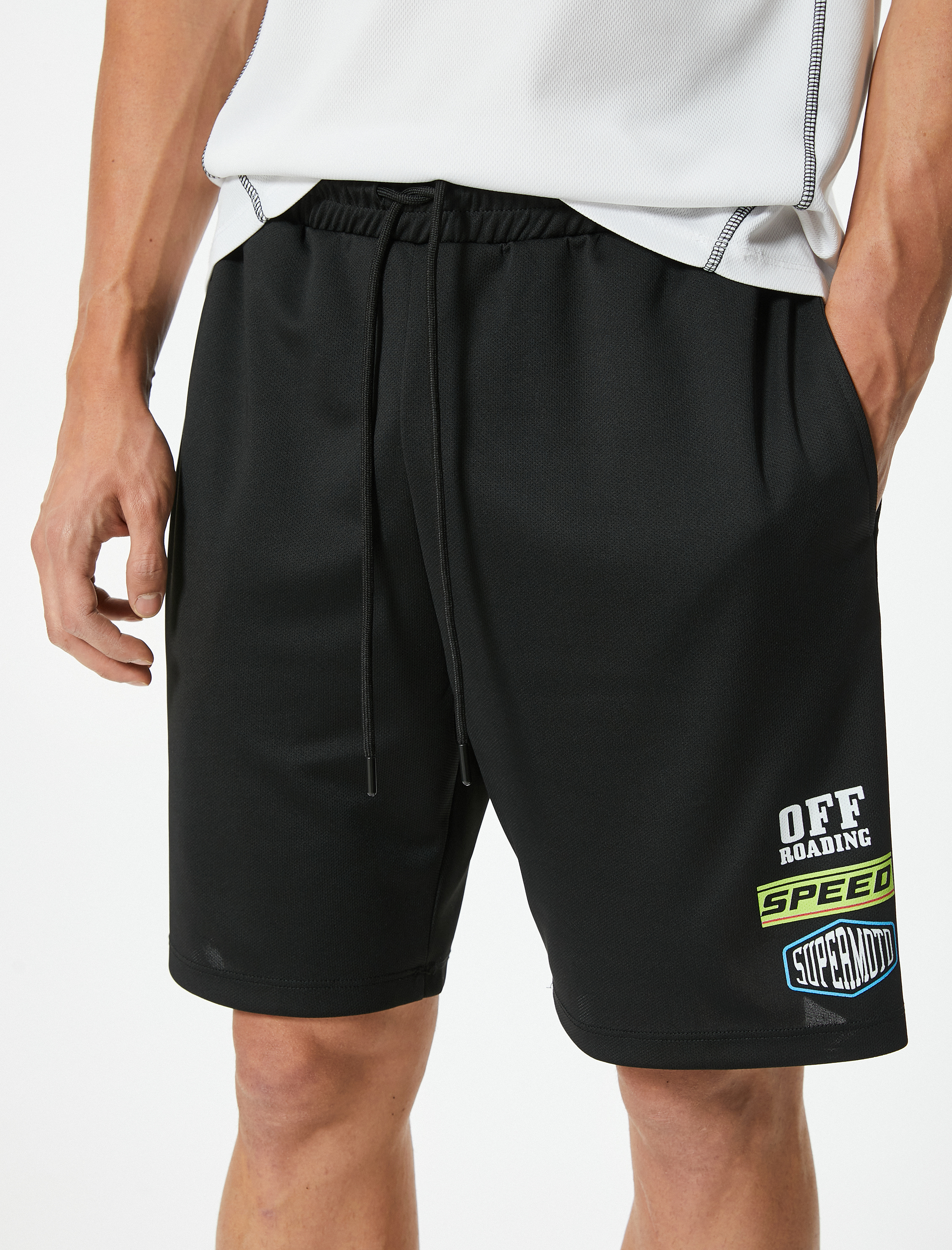   Spor Şort Bermuda Beli Bağcıklı Baskılı Cep Detaylı