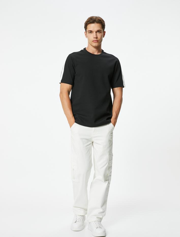  Şerit Detaylı Pamuk Karışımlı Bisiklet Yaka Kısa Kollu Tişört