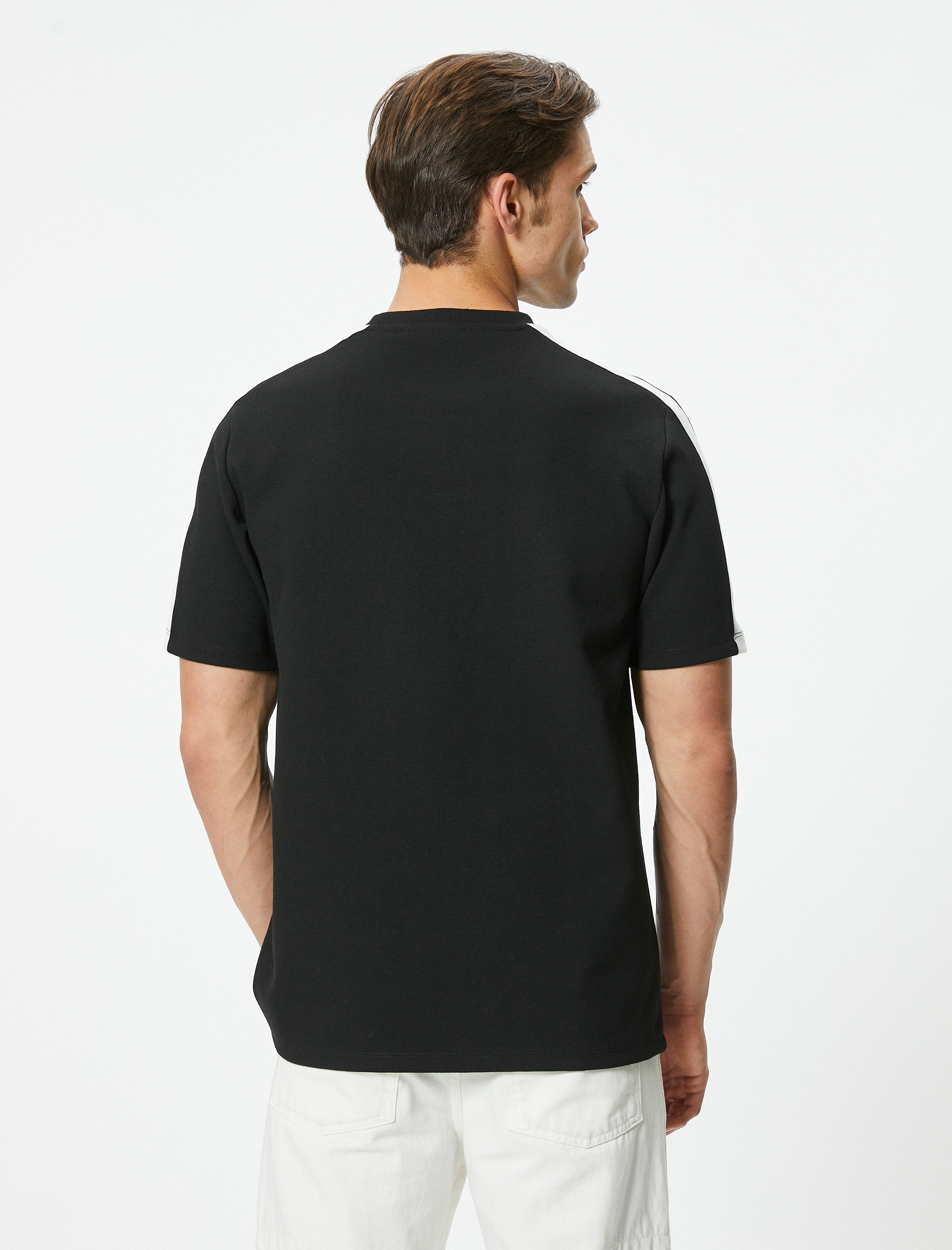   Şerit Detaylı Pamuk Karışımlı Bisiklet Yaka Kısa Kollu Tişört