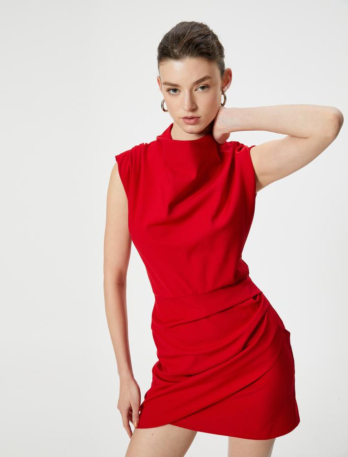  Mini Elbise Drape Detaylı Kolsuz Degaje Yaka