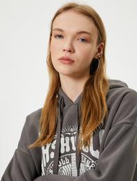 Slogan Baskılı Kapşonlu Sweatshirt Relax Fit Şardonlu