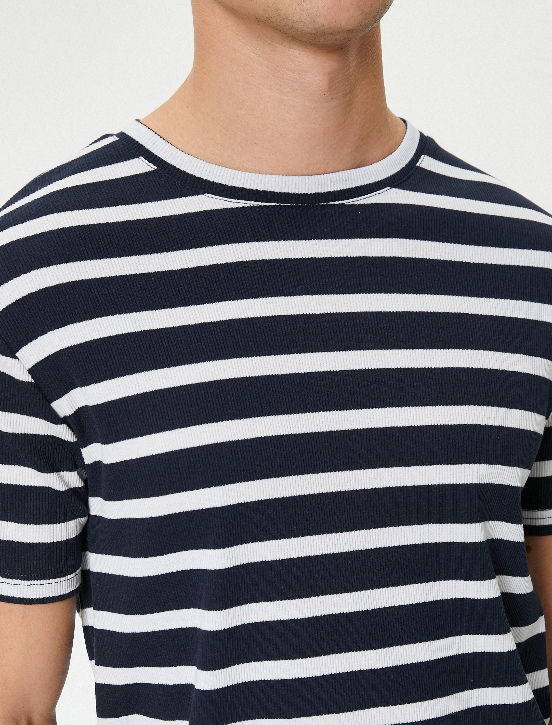   Kısa Kollu Bisiklet Yaka Slim Fit Çizgili Tişört
