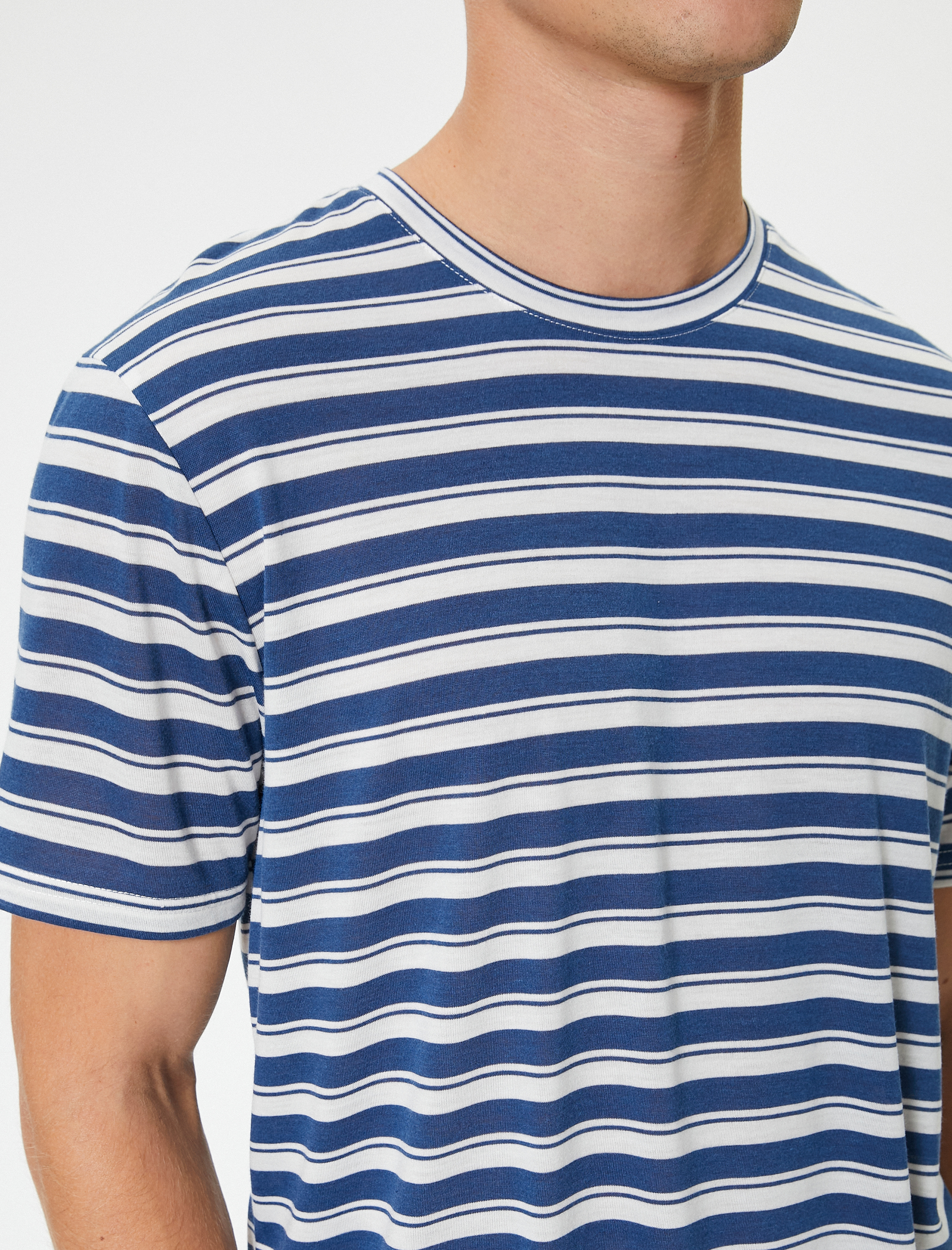   Bisiklet Yaka Kısa Kollu Regular Fit Viskon Karışımlı Çizgili Tişört