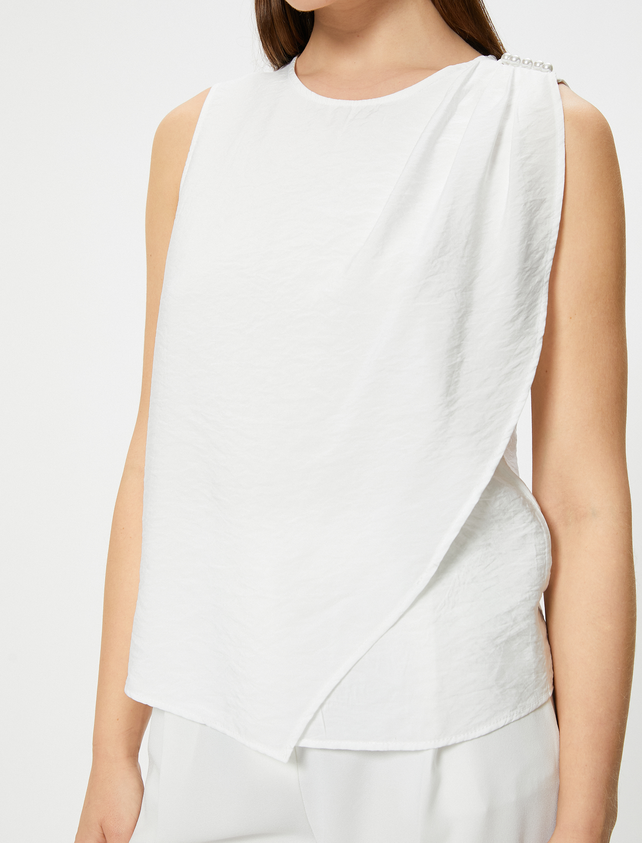   Kolsuz Bluz İnci Detaylı Yuvarlak Yaka Viskon Kumaş