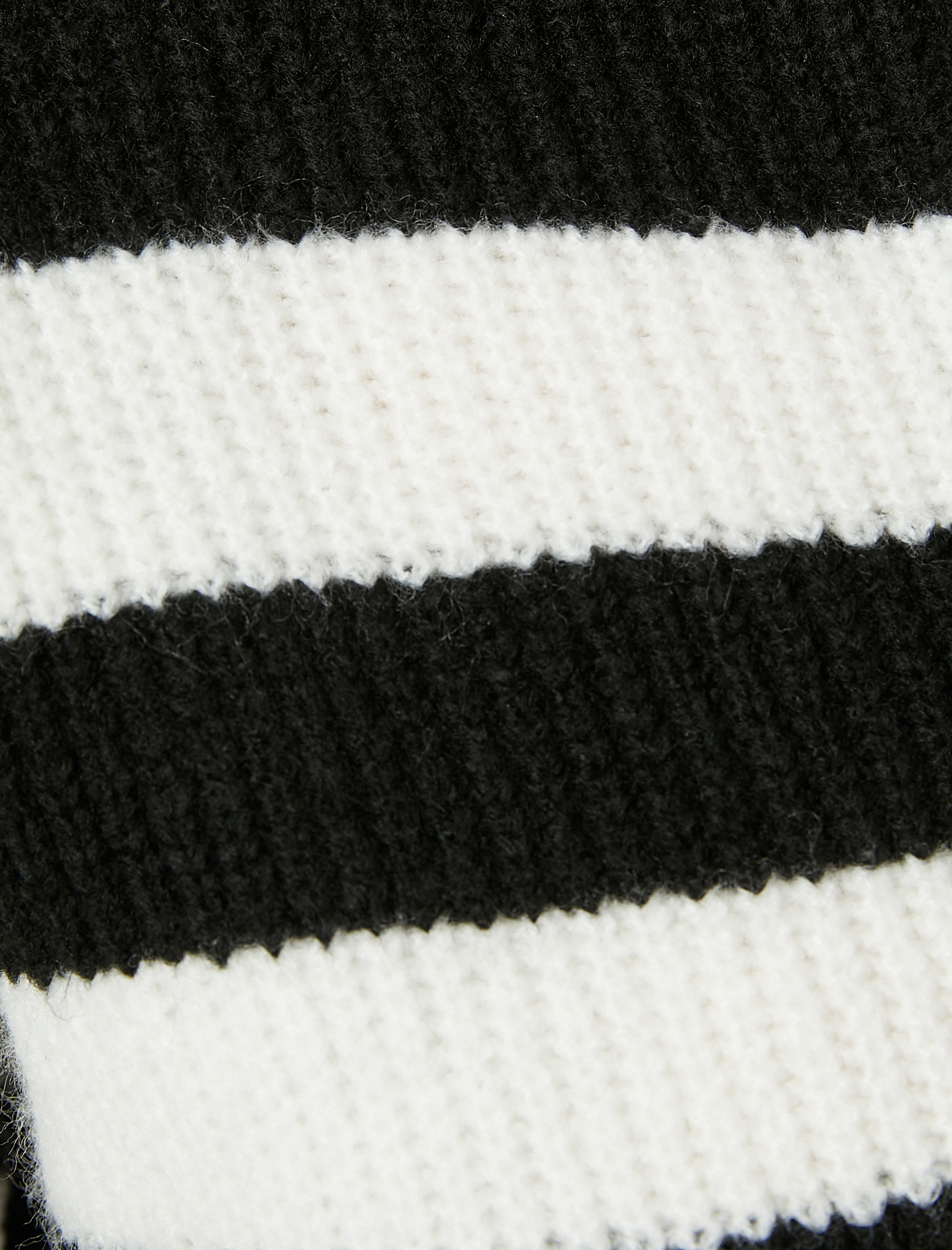   Kısa Triko Hırka Fermuarlı Yuvarlak Yaka Yumuşak Dokulu