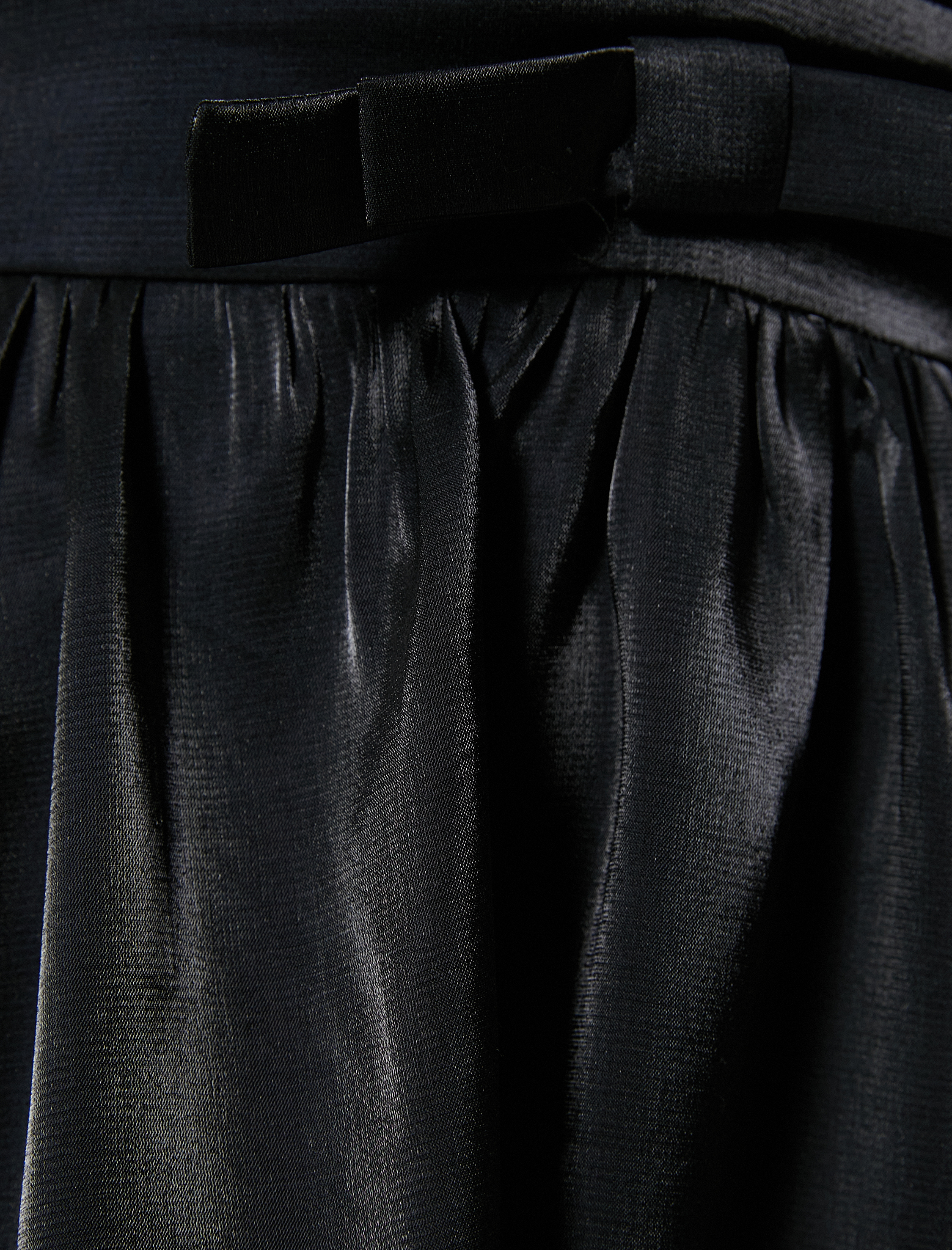   Balon Elbise Mini V Yaka Kolsuz Fiyonklu Sırt Detaylı