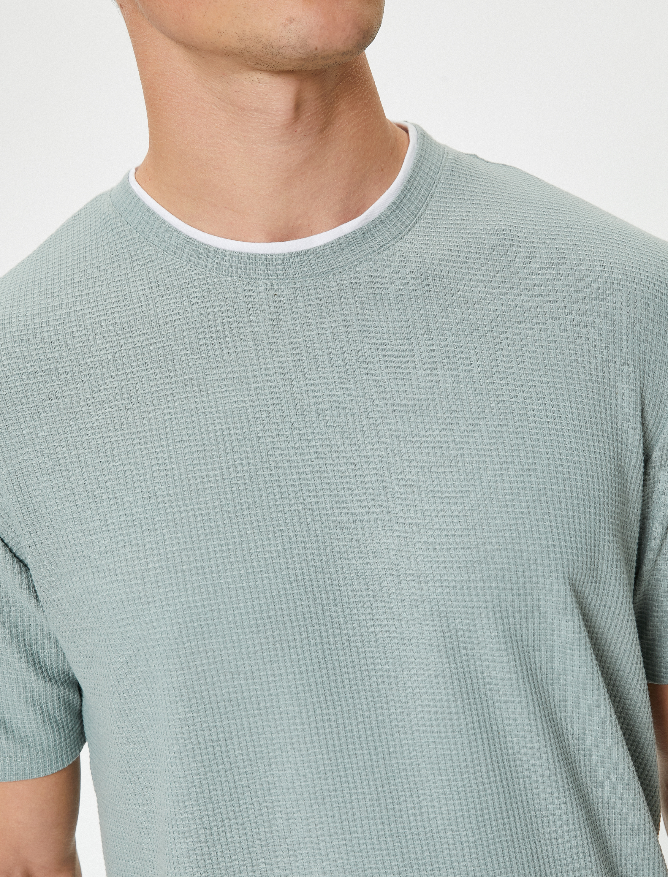 Basic Tişört Kumaş Detaylı Bisiklet Yaka Slim Fit Dokulu