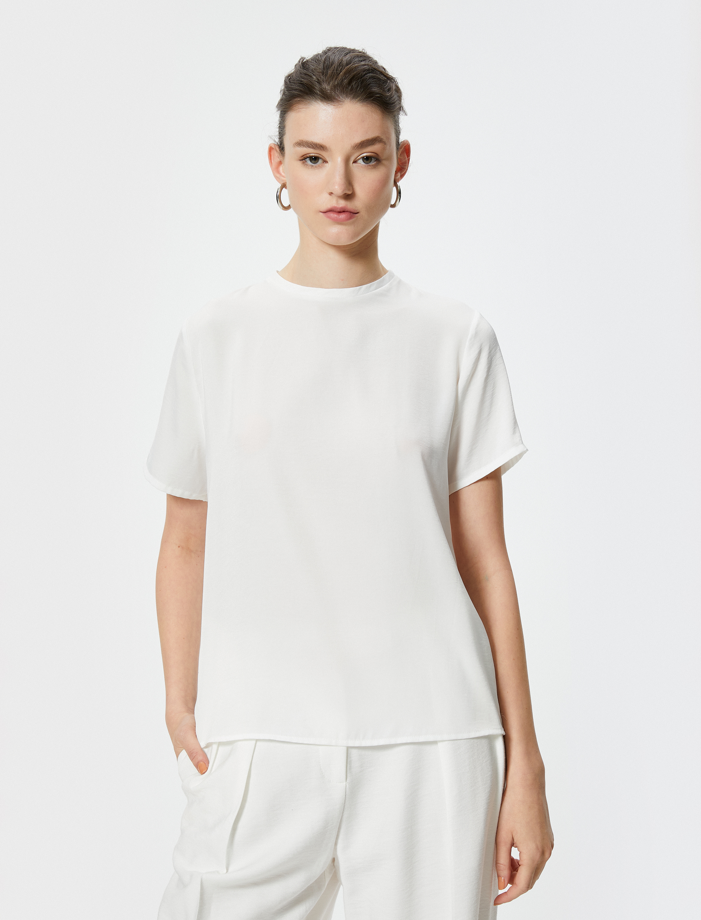   Basic Bluz Aerobin Saten Kumaş Kısa Kollu Bisiklet Yaka Rahat Kalıp