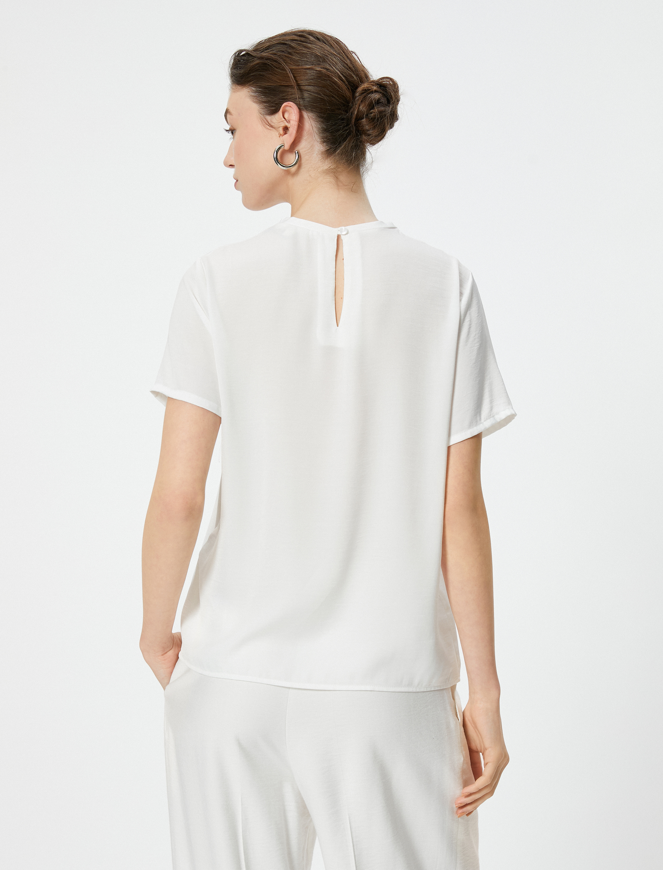   Basic Bluz Aerobin Saten Kumaş Kısa Kollu Bisiklet Yaka Rahat Kalıp