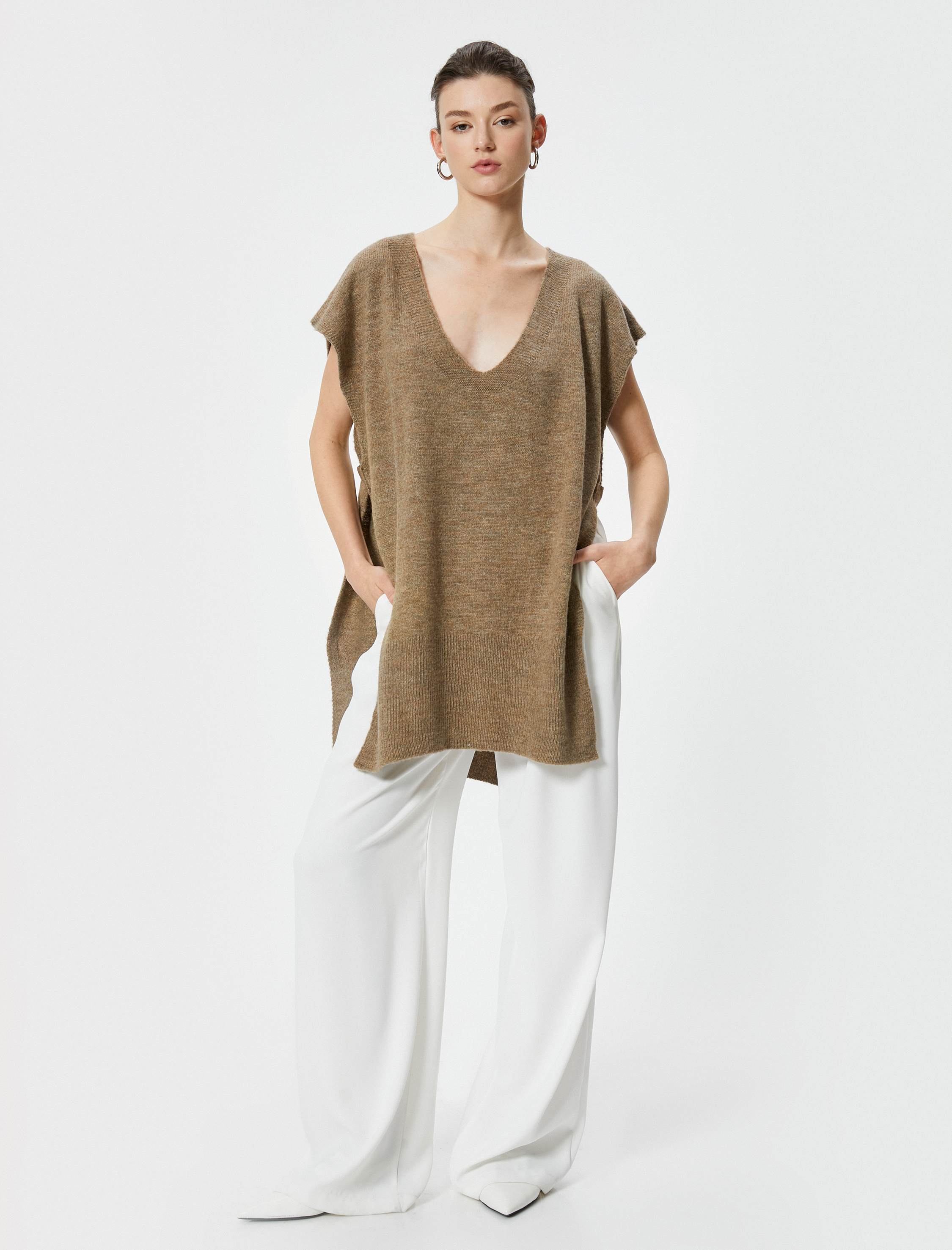   Yanları Bağlamalı Kolsuz V Yaka Uzun Triko Süveter