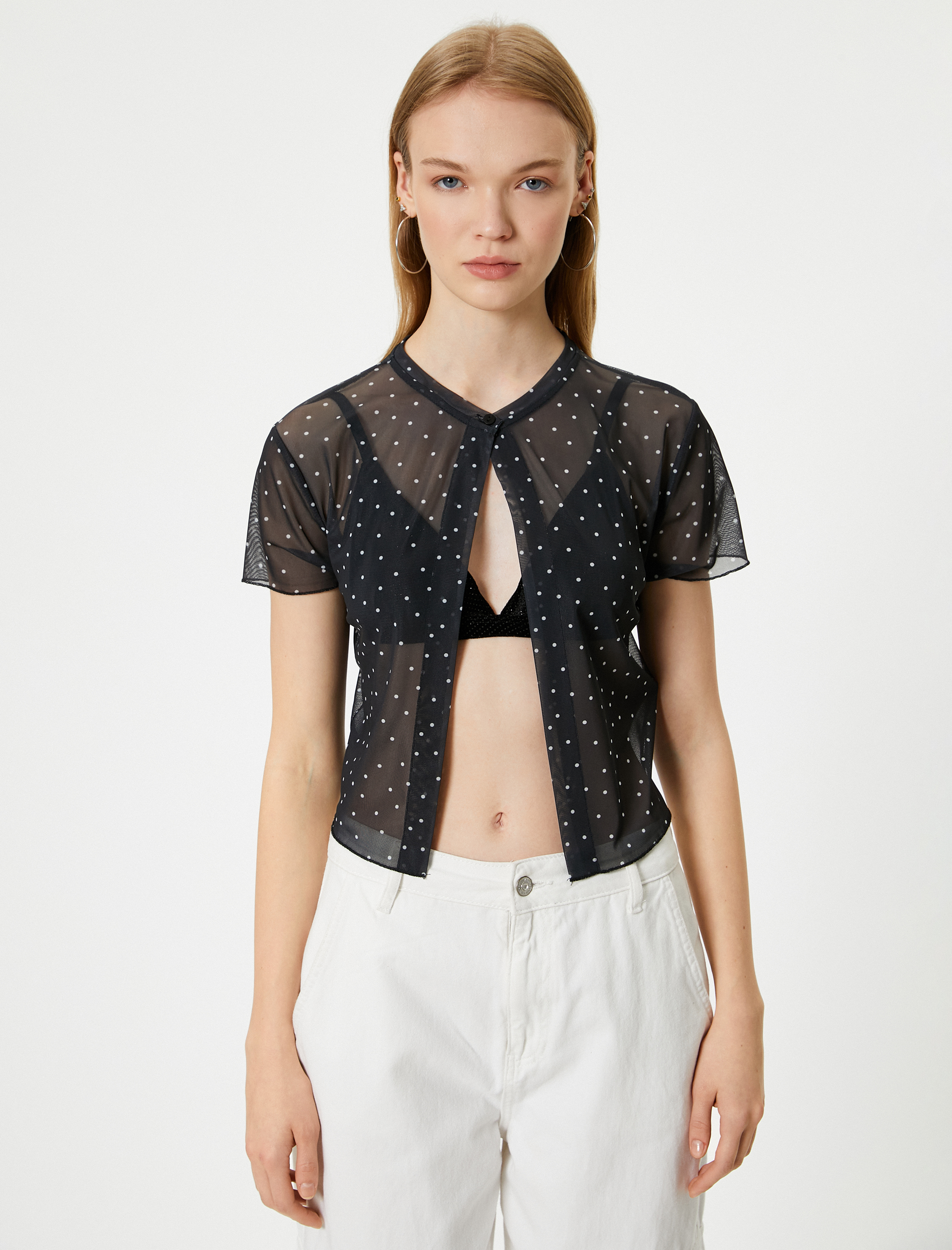   Transparan Bluz Puantiyeli Yuvarlak Yaka Düğmeli Kısa Kollu