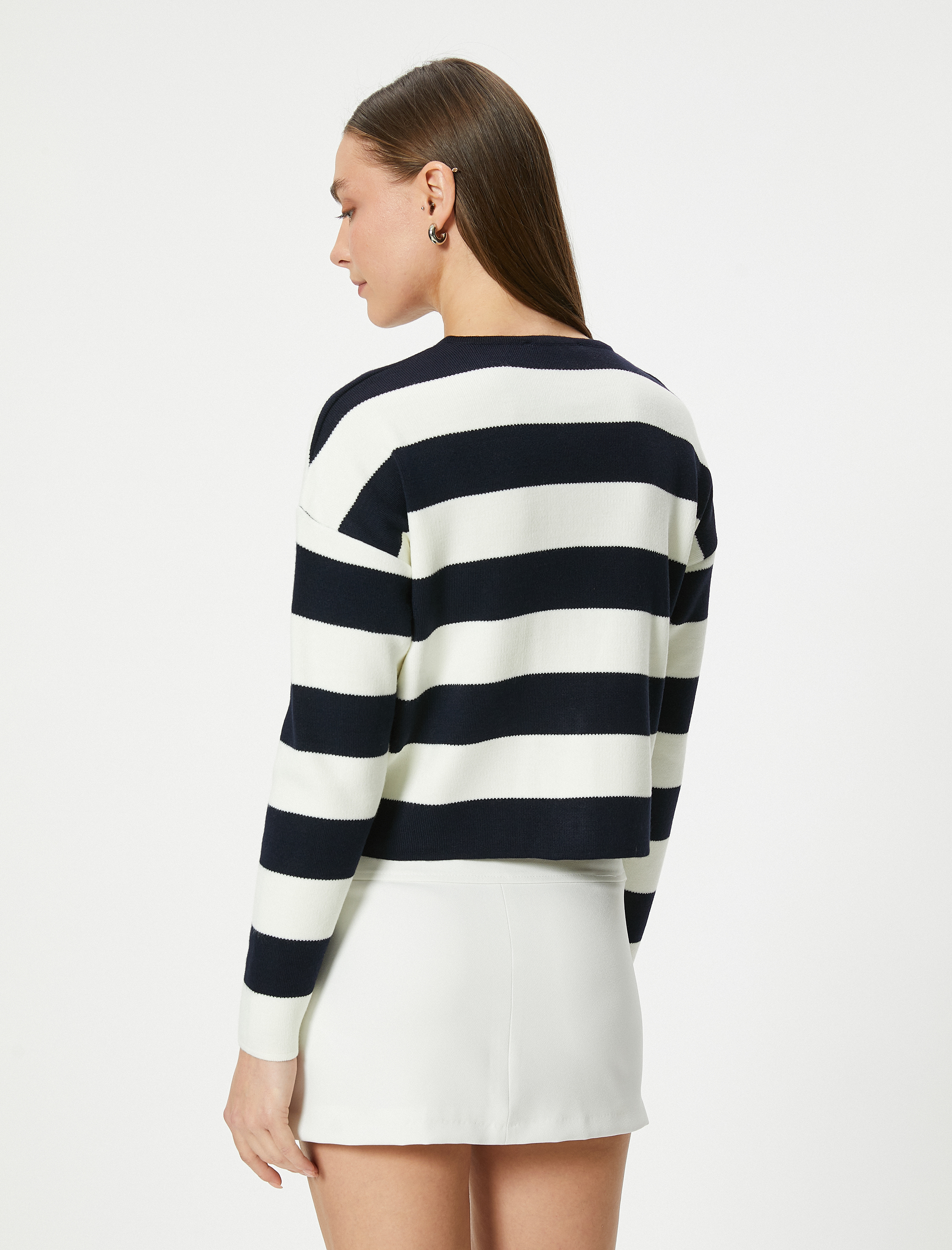 Triko Hırka Düğmeli Yuvarlak Yaka Yumuşak Dokulu