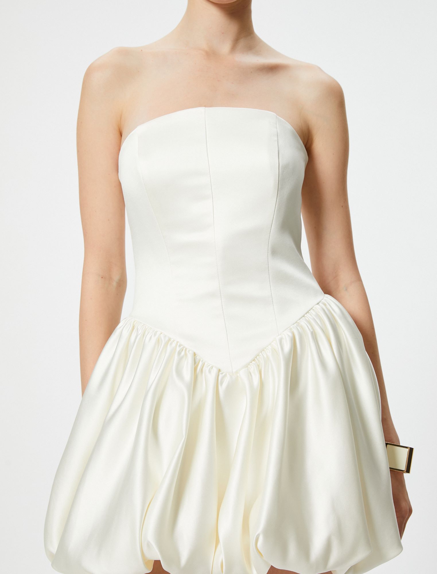   Koton X Sibil Çetinkaya - Mini Straplez Saten Balon Elbise Slim Fit