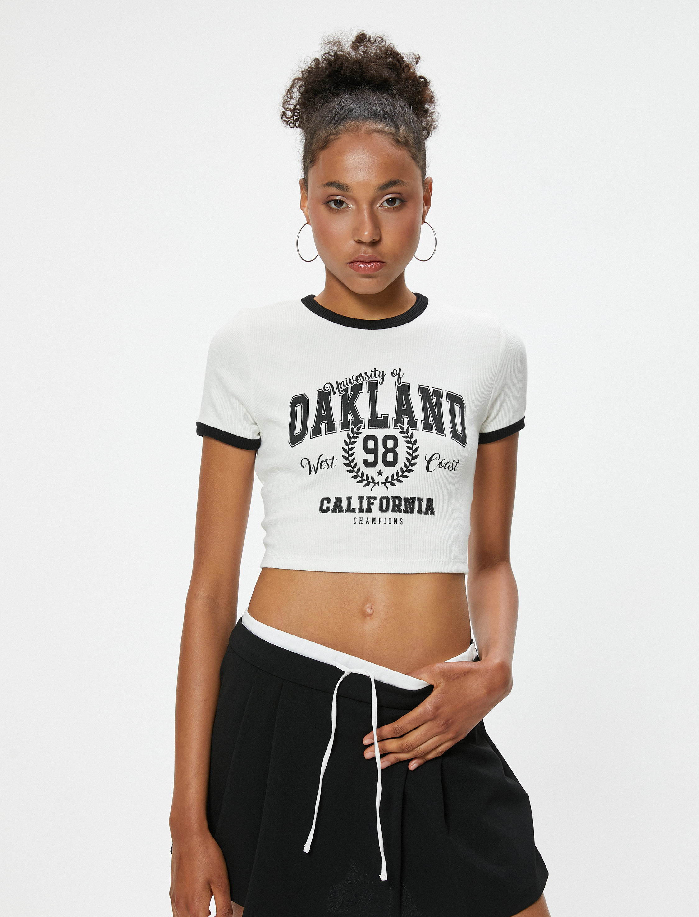   Kolej Baskılı Slim Fit Crop Bisiklet Yaka Tişört