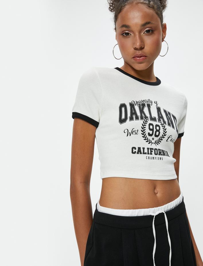  Kolej Baskılı Slim Fit Crop Bisiklet Yaka Tişört