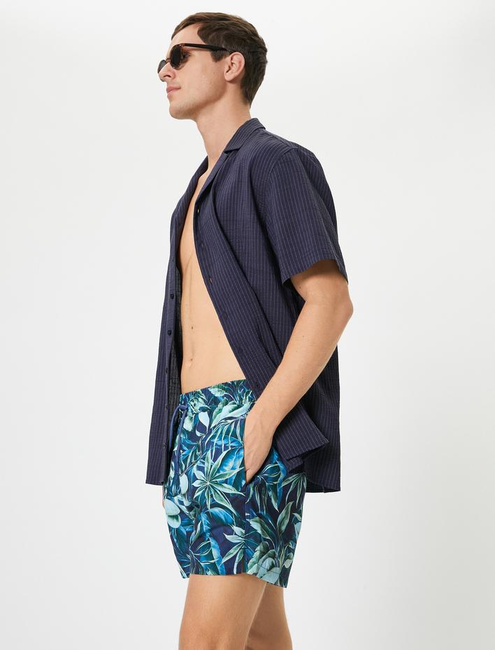  Deniz Şortu Yaprak Baskılı Beli Bağcıklı Cepli