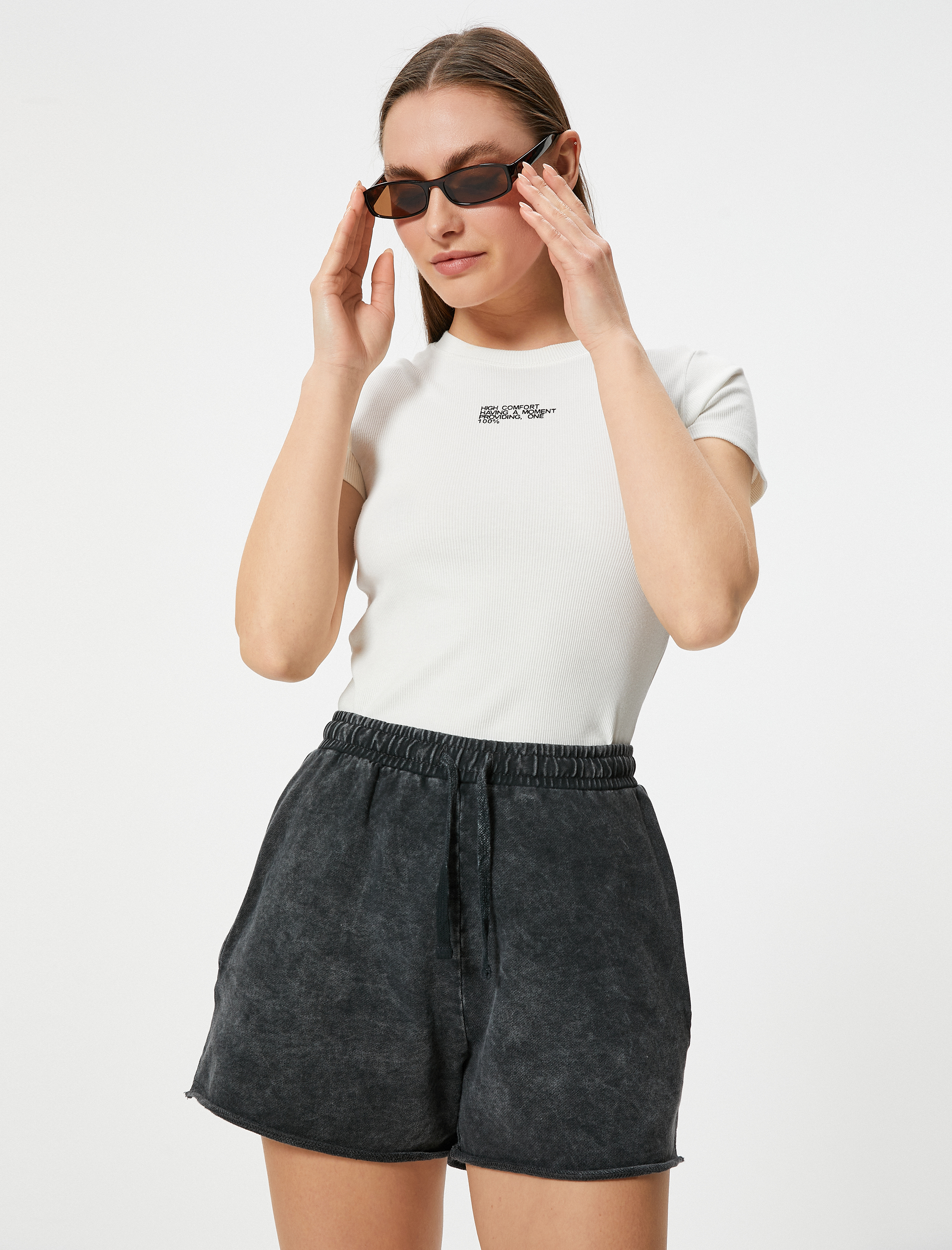   Mini Şort Soluk Efektli Pamuklu Cepli Standart Bel Beli Bağlamalı